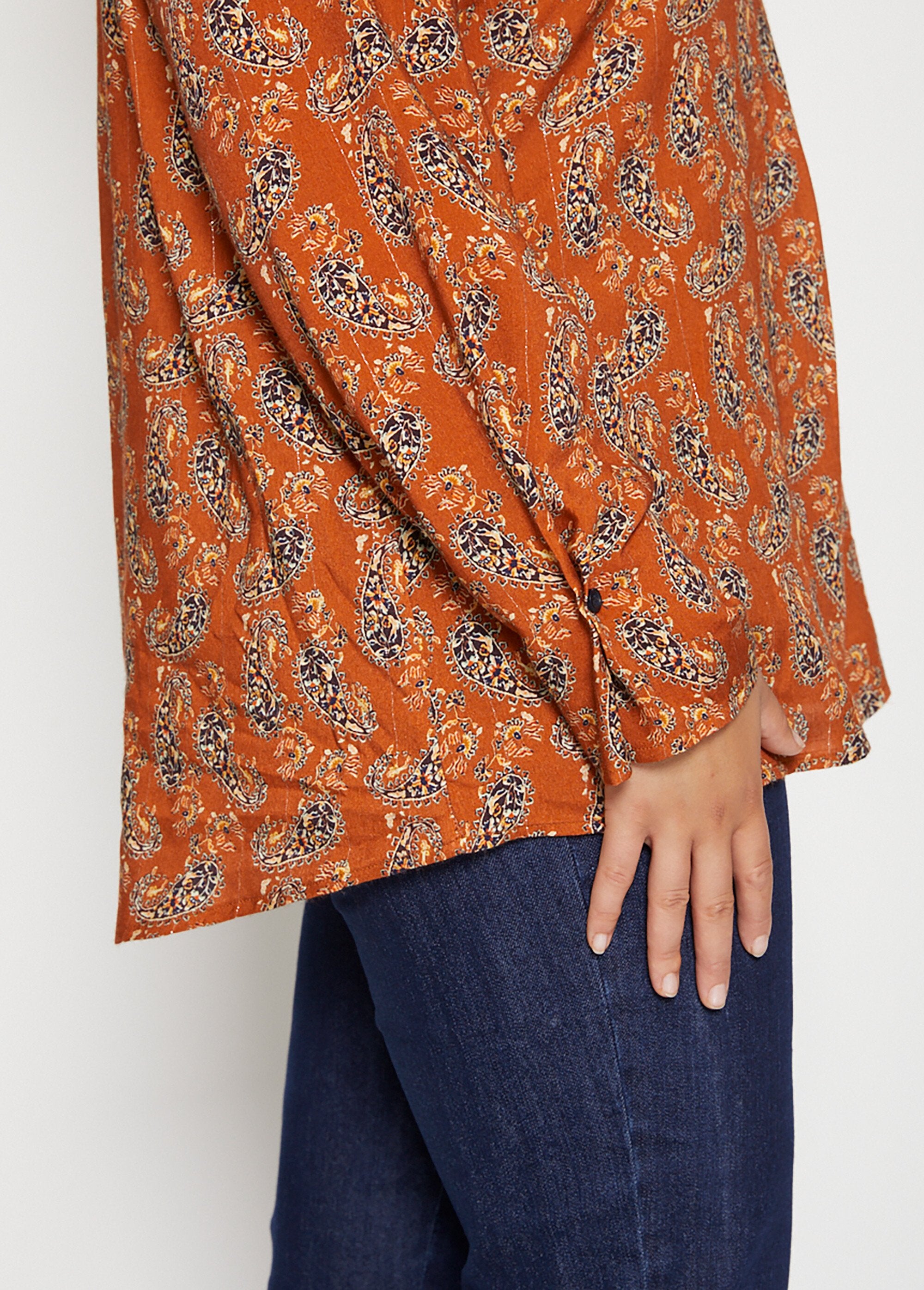 Printed_flowing_blouse_Caramel_DE1_curvy