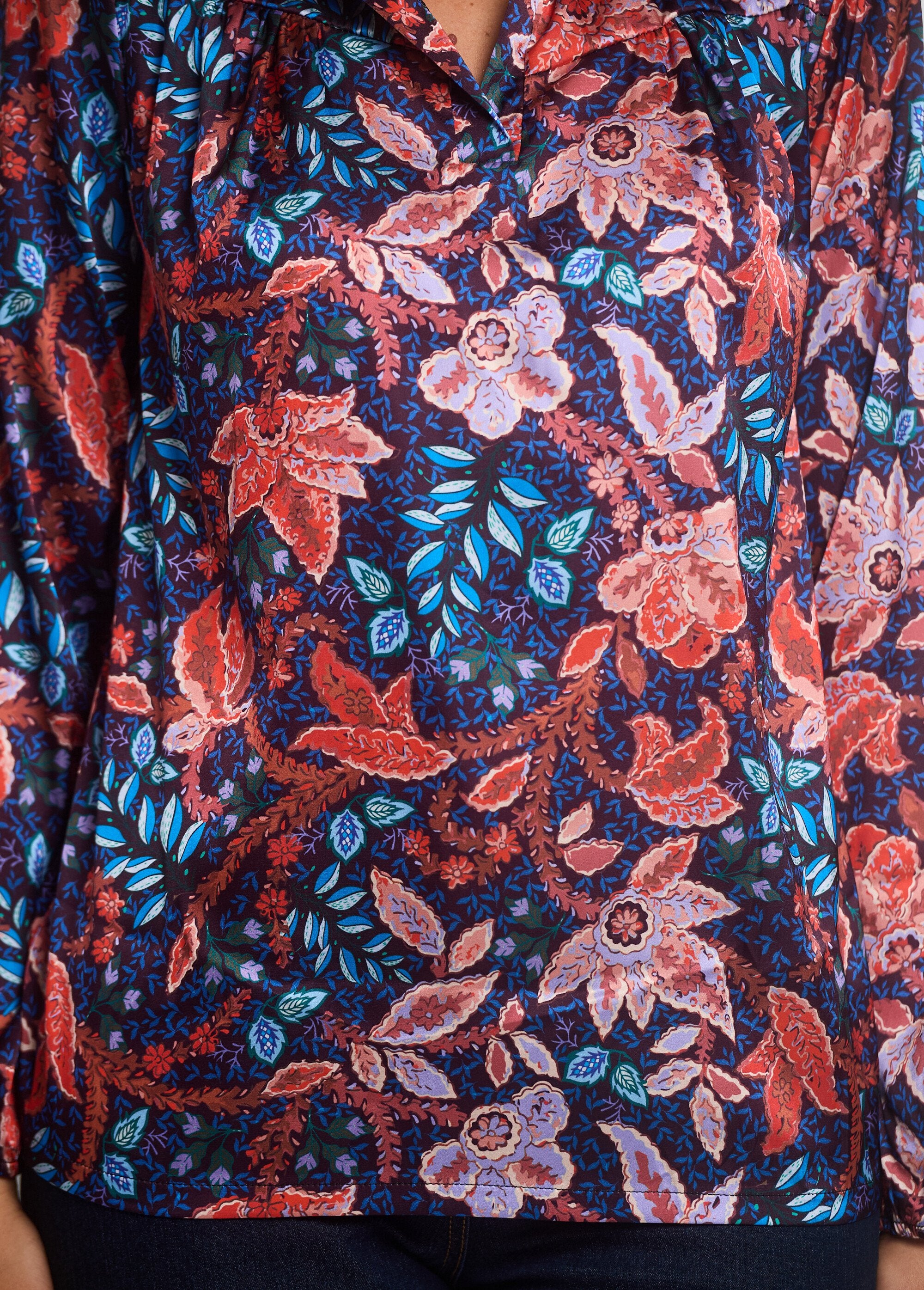 V-neck_satin_blouse_with_elasticated_sleeves_Blue_and_orange_DE2_slim