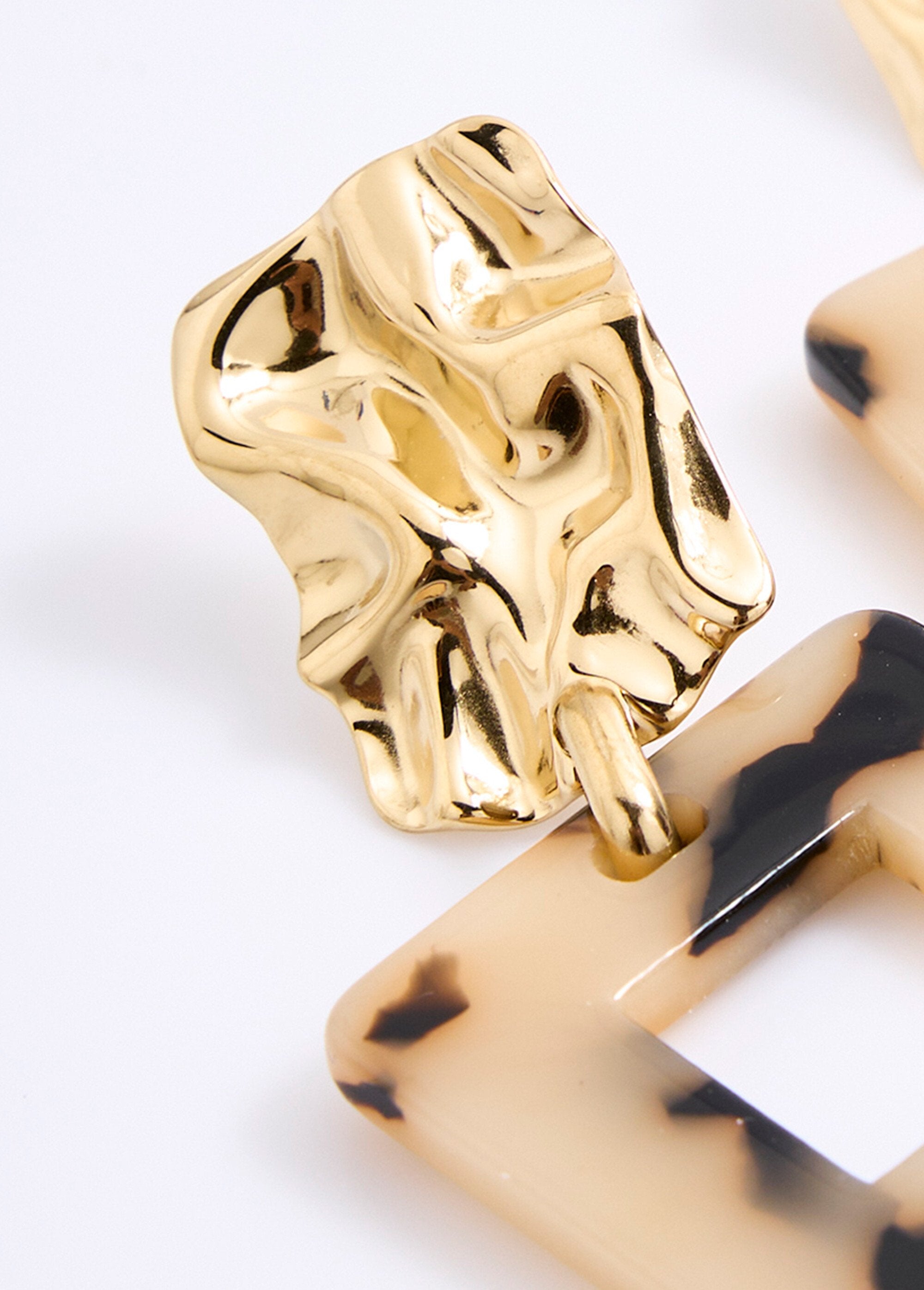 Square_openwork_pendant_earrings_Gold_and_tortoiseshell_DE1_slim