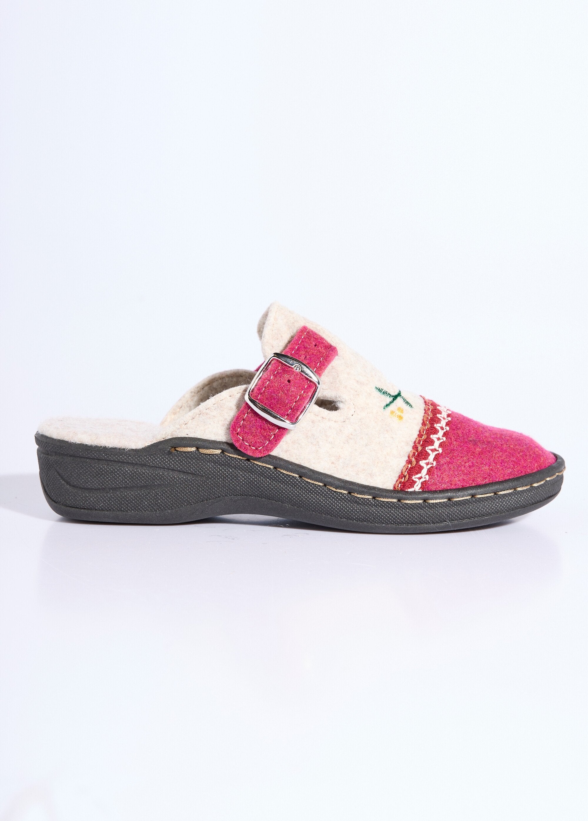 Embroidered_comfort_width_mule_slippers_Beige_and_burgundy_DR1_slim