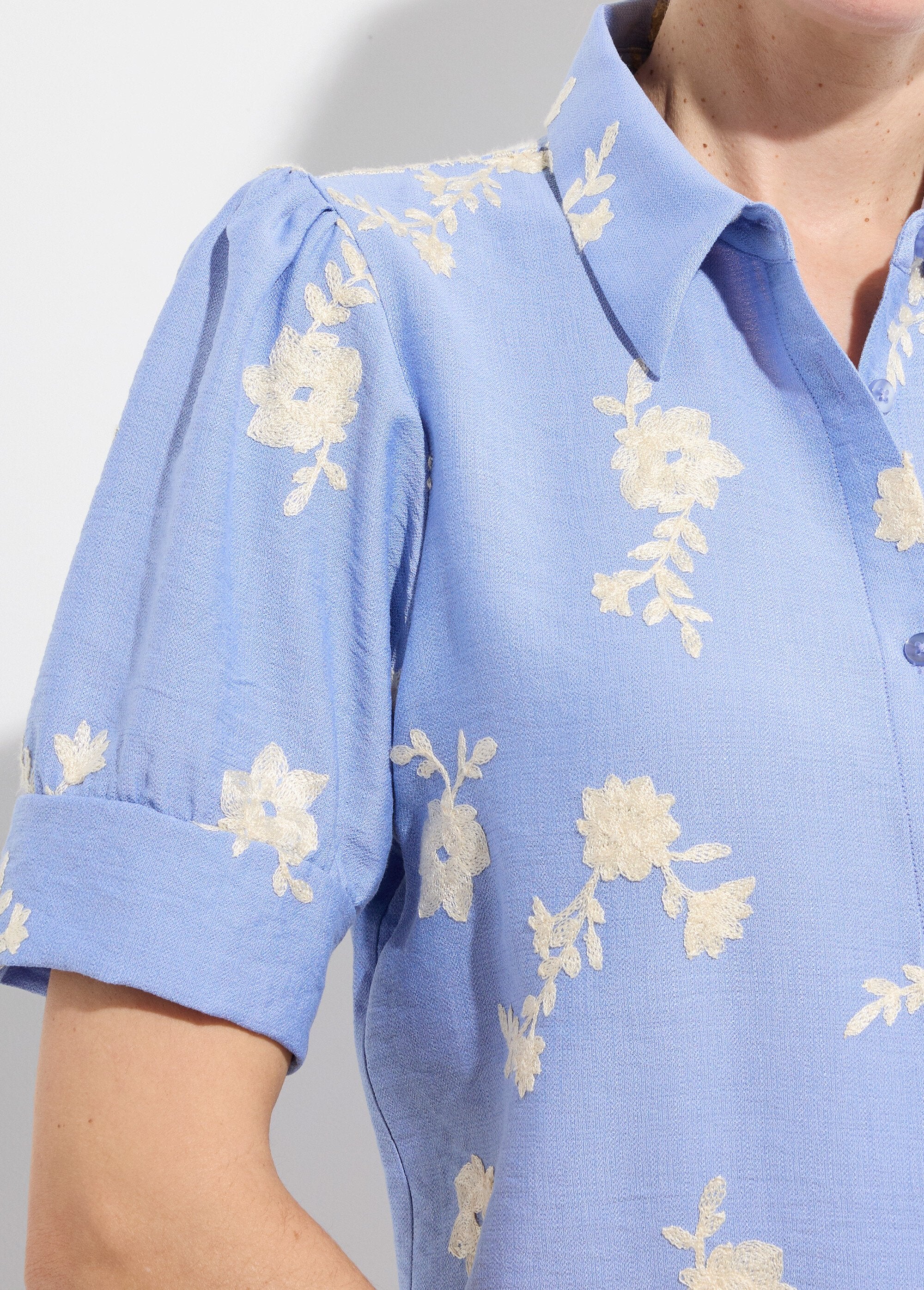 Embroidered_puff-sleeved_blouse_Blue_DE1_slim