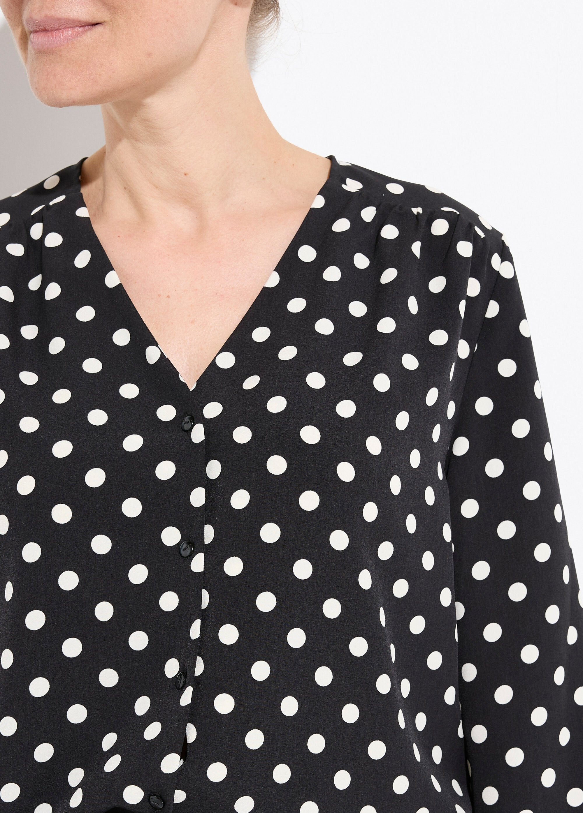 Long_sleeve_polka_dot_print_V-neck_blouse_Black_and_ecru_DE1_slim