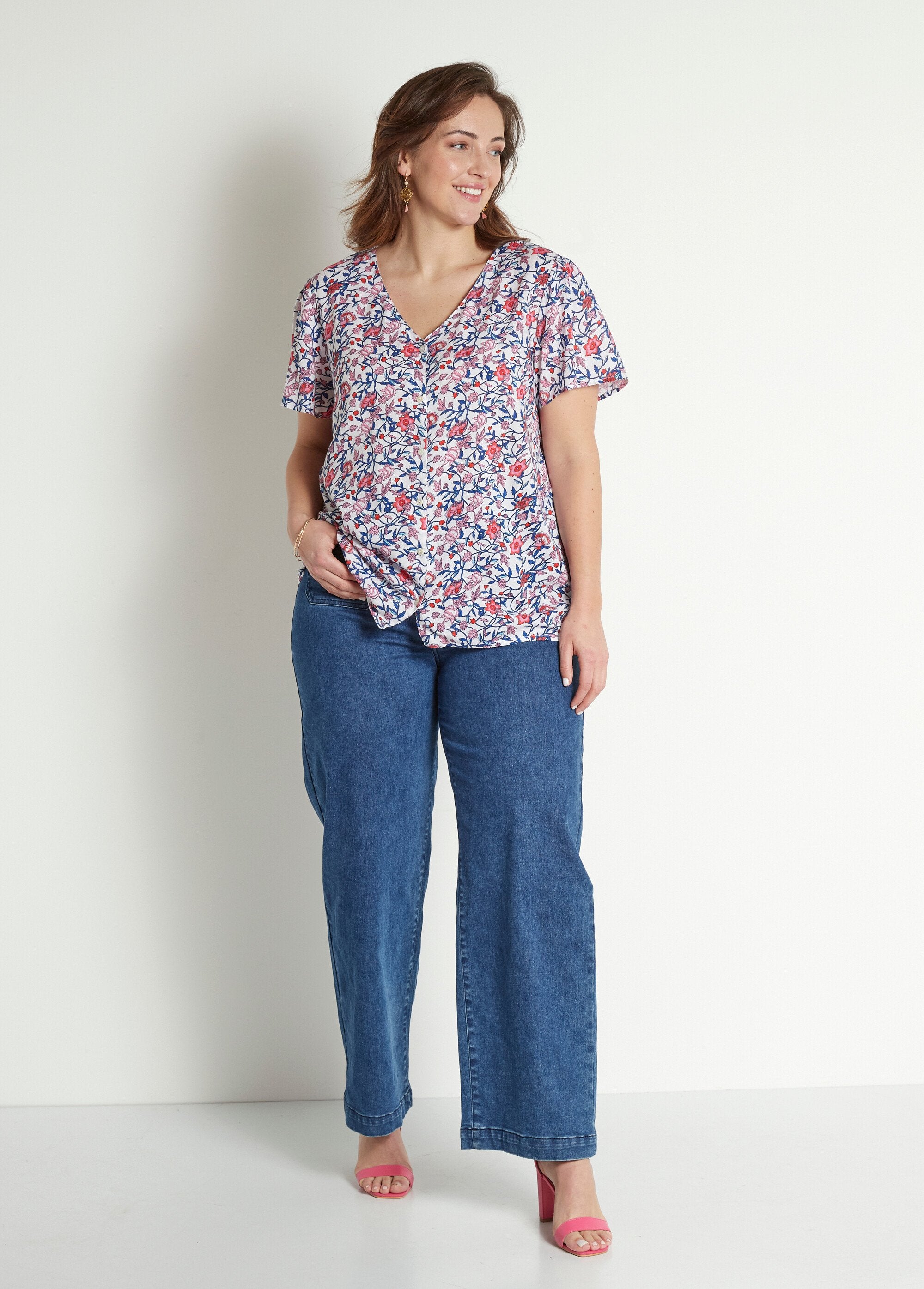 Short-sleeved_V-neck_floral_blouse_Blue_and_pink_SF1_curvy