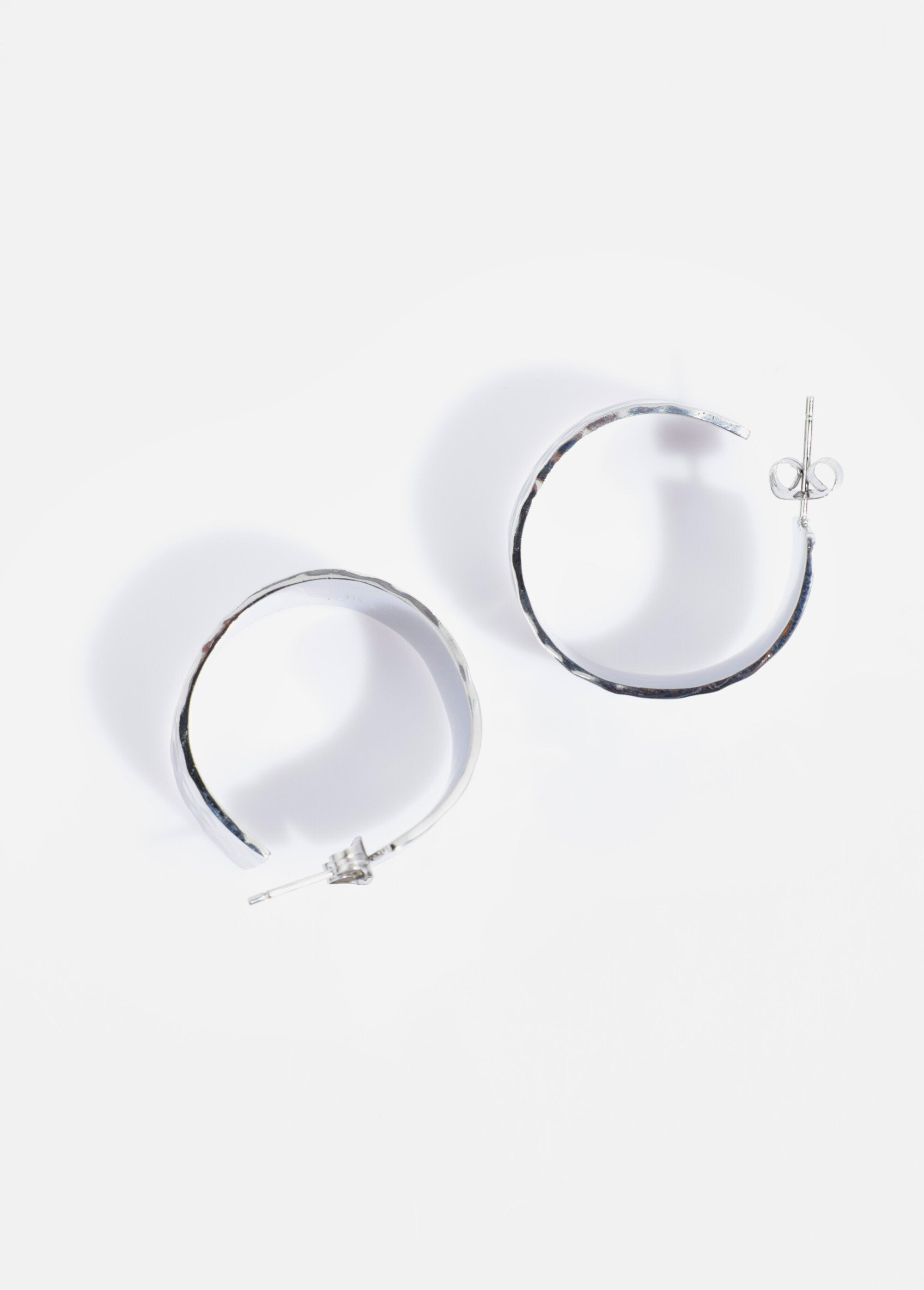 Large_hammered_stainless_steel_hoop_earrings_Silver_DE3_slim