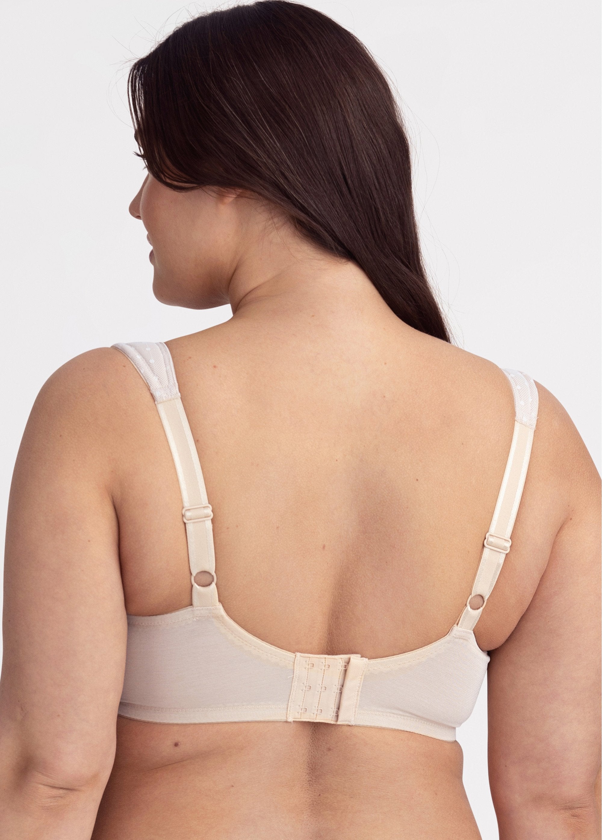 Underwired_lace_bra_Beige_DO1_curvy