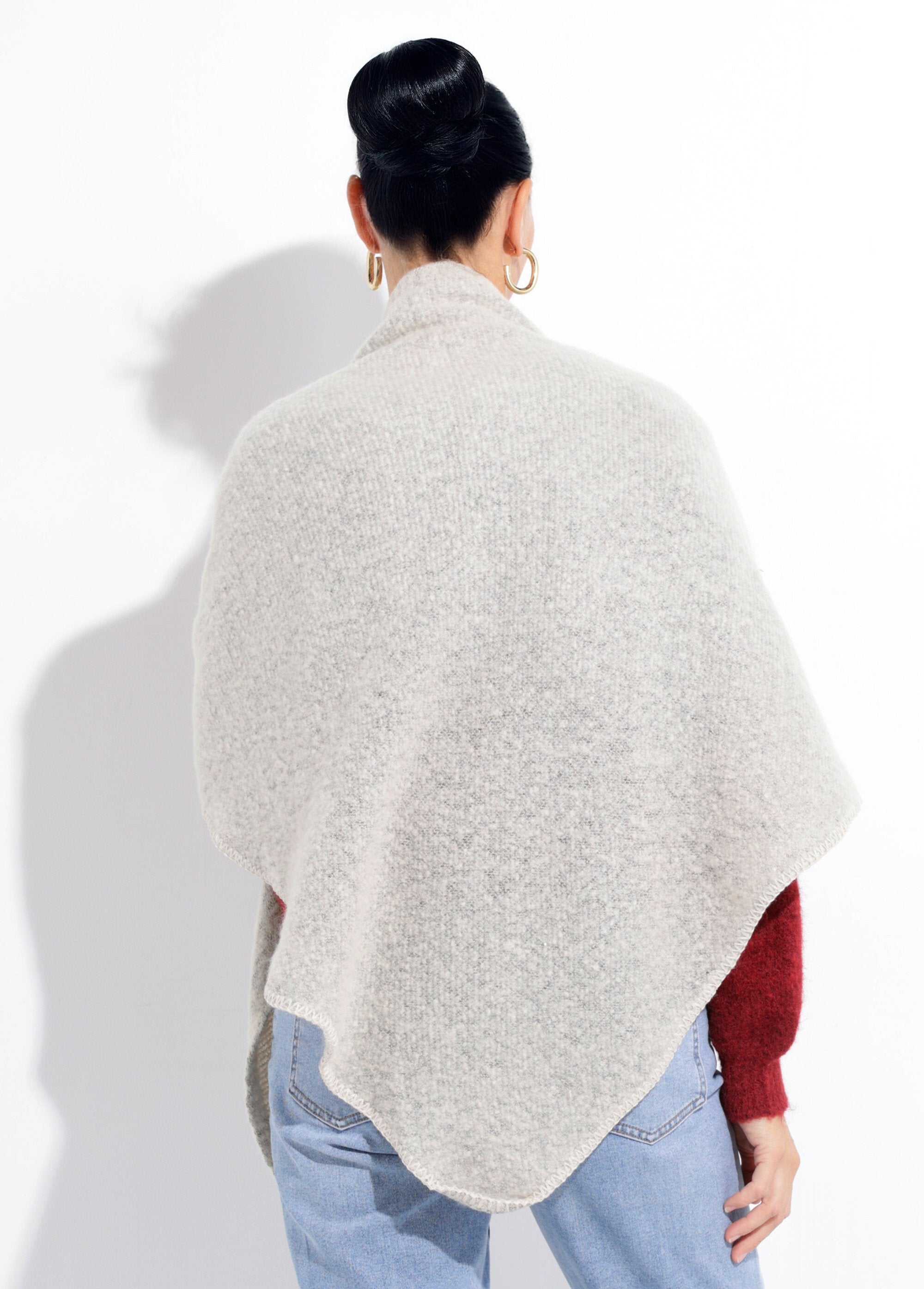 Soft_and_warm_knitted_triangle_scarf_Beige_china_DO1_slim