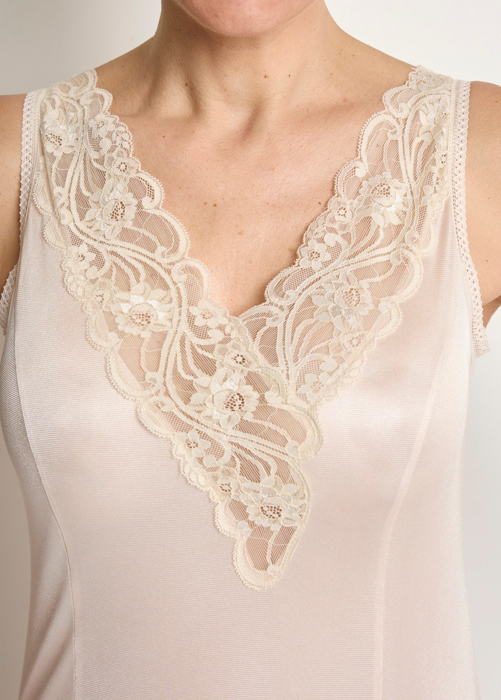 Antistatic_Calais_lace_slip_dress_Pink_DE1_slim