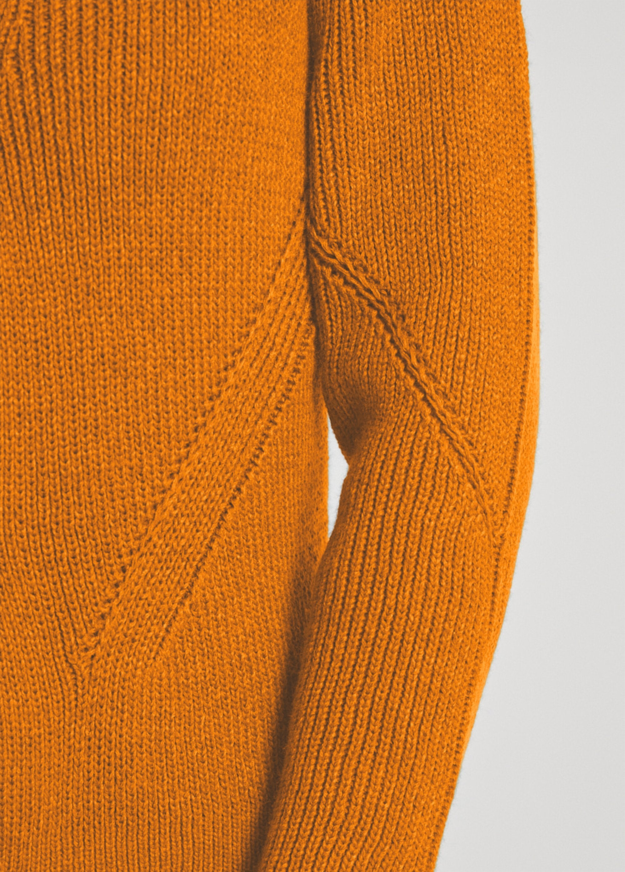 Pearl_knit_buttoned_V-neck_vest_Ocher_DE1_slim