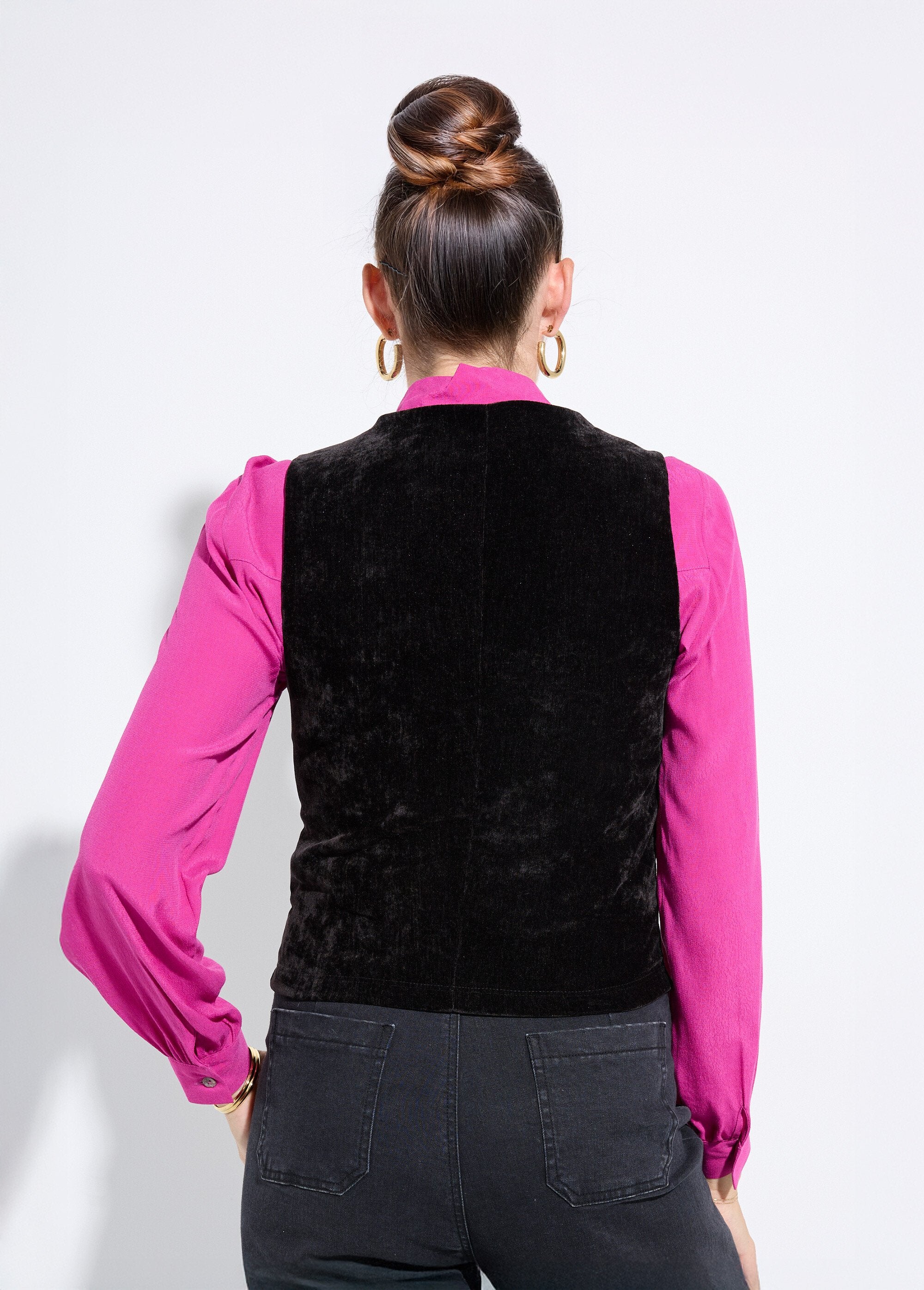 Sleeveless_buttoned_velvet_waistcoat_Black_DO1_slim