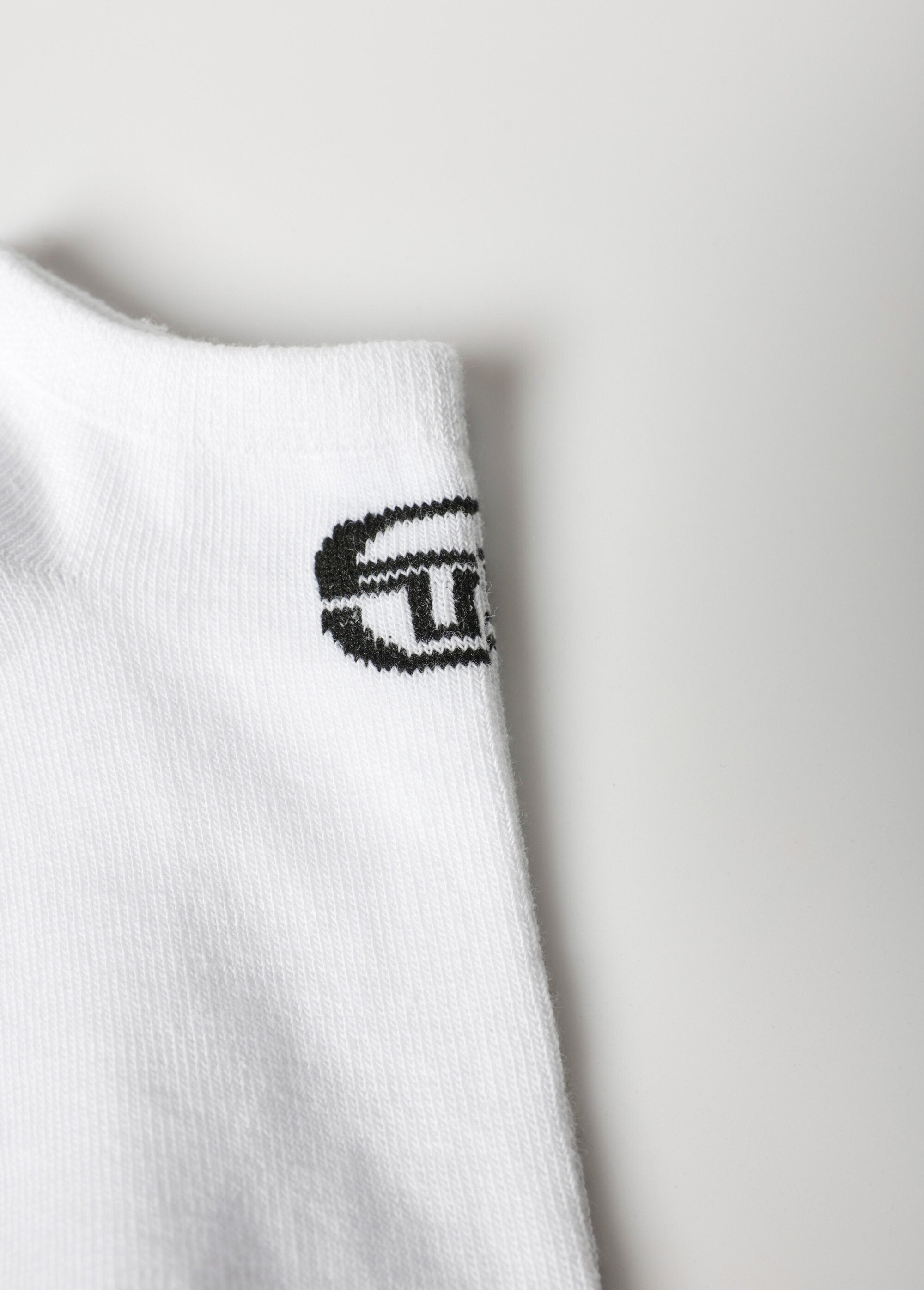 Pack_of_3_low_socks_with_logo_White_DE4_slim