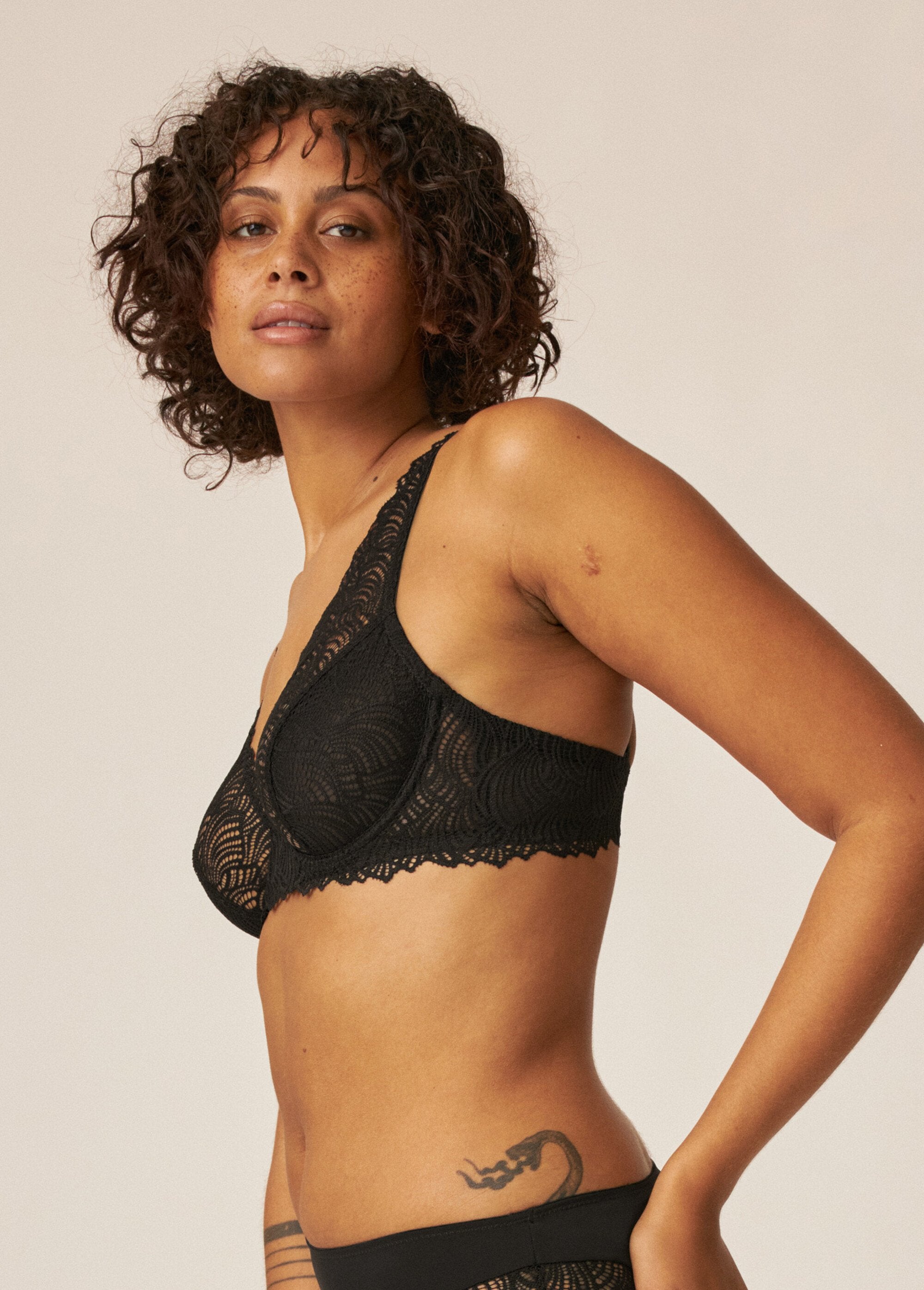 Underwired_scarf_bra_Black_DR1_slim
