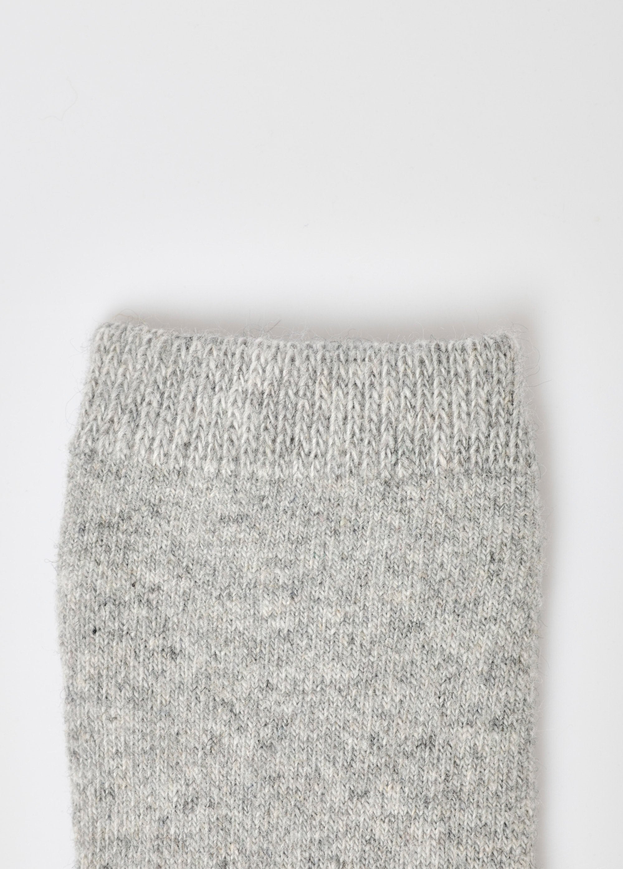 Pair_of_warm_wool_socks_Light_gray_DE2_slim