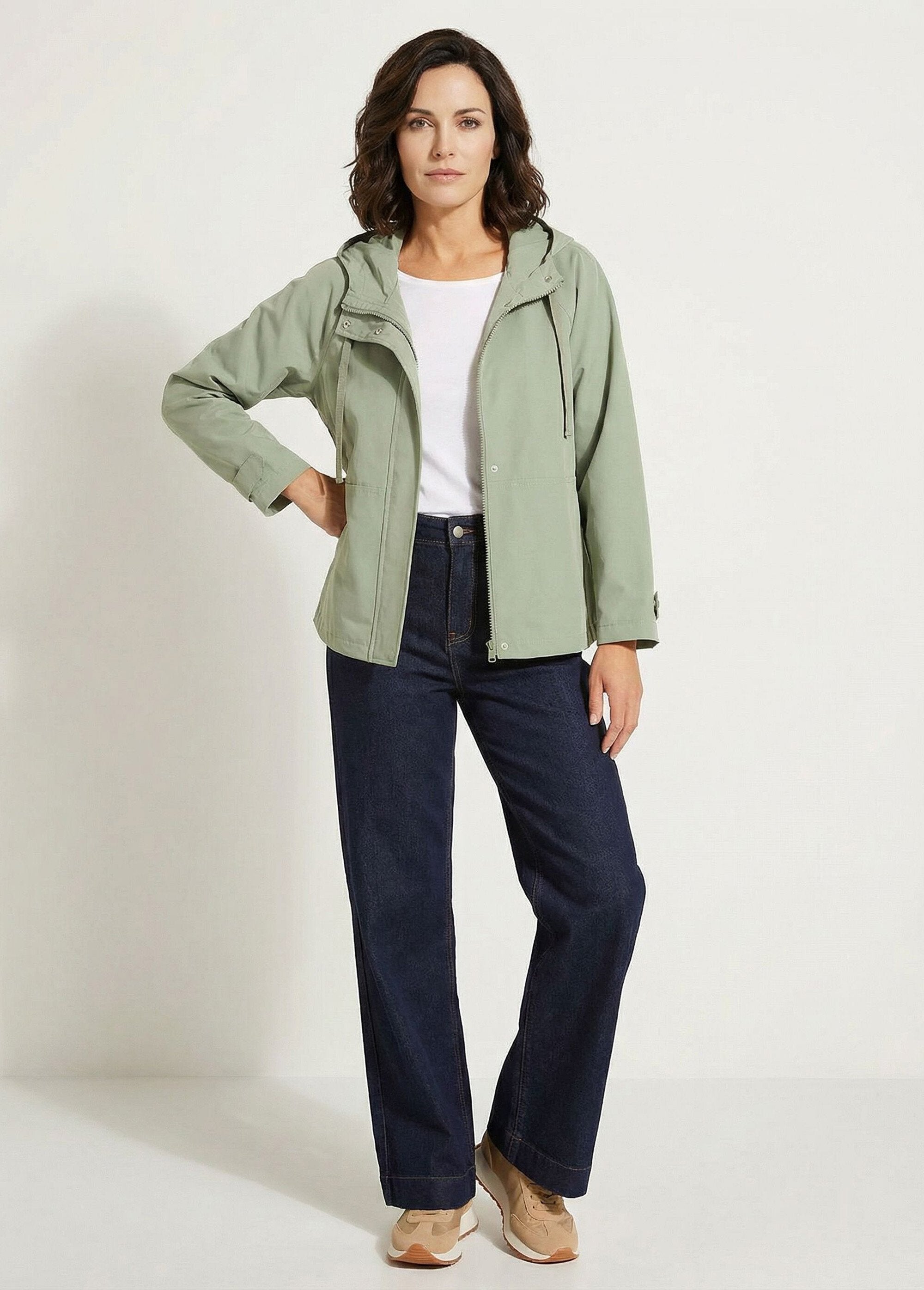 Lightweight,_water-repellent_short_parka_Khaki_SF1_slim