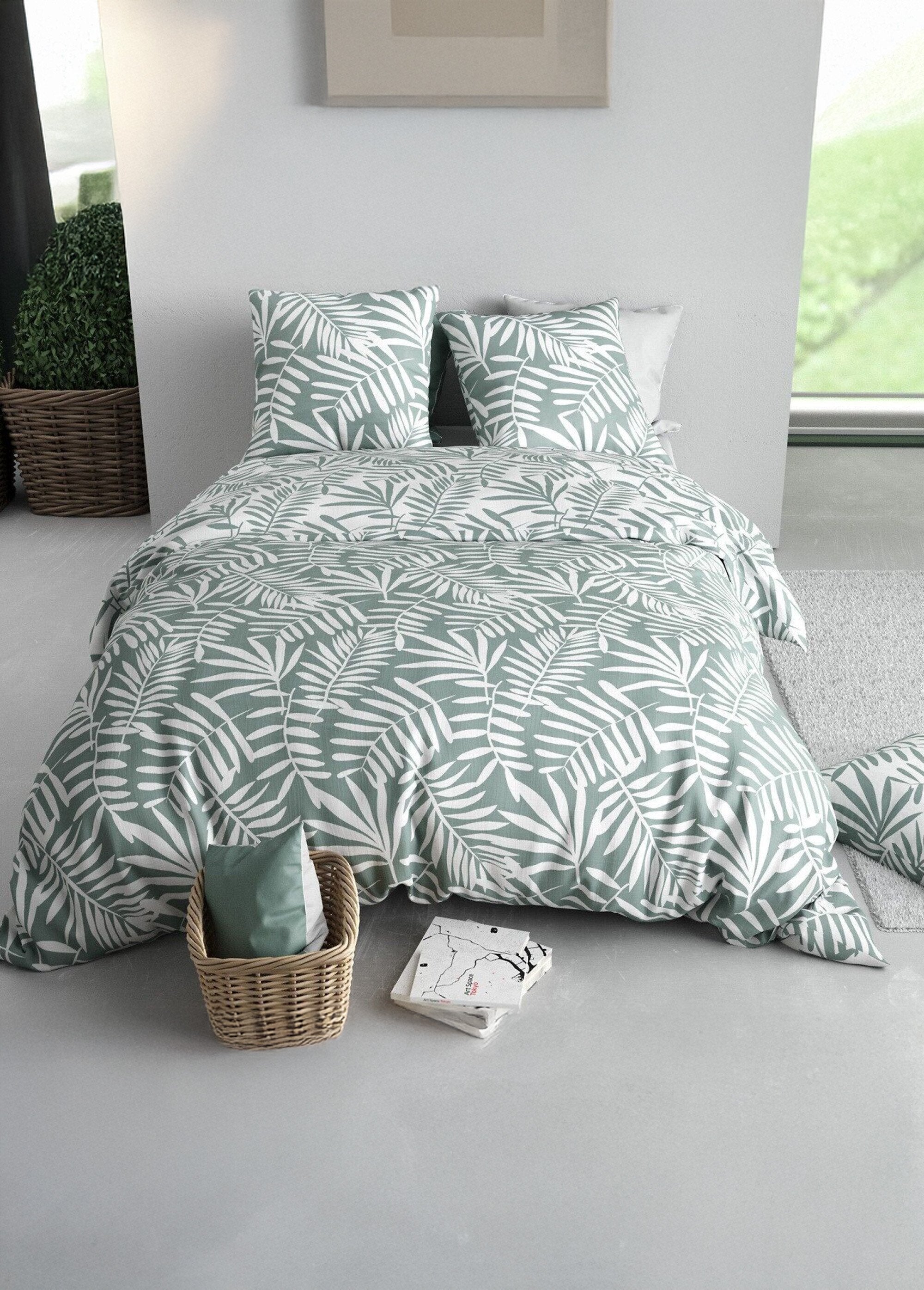 Polycotton_bed_linen_set_for_2_people_with_foliage_pattern_Sage_and_white_DE1_slim