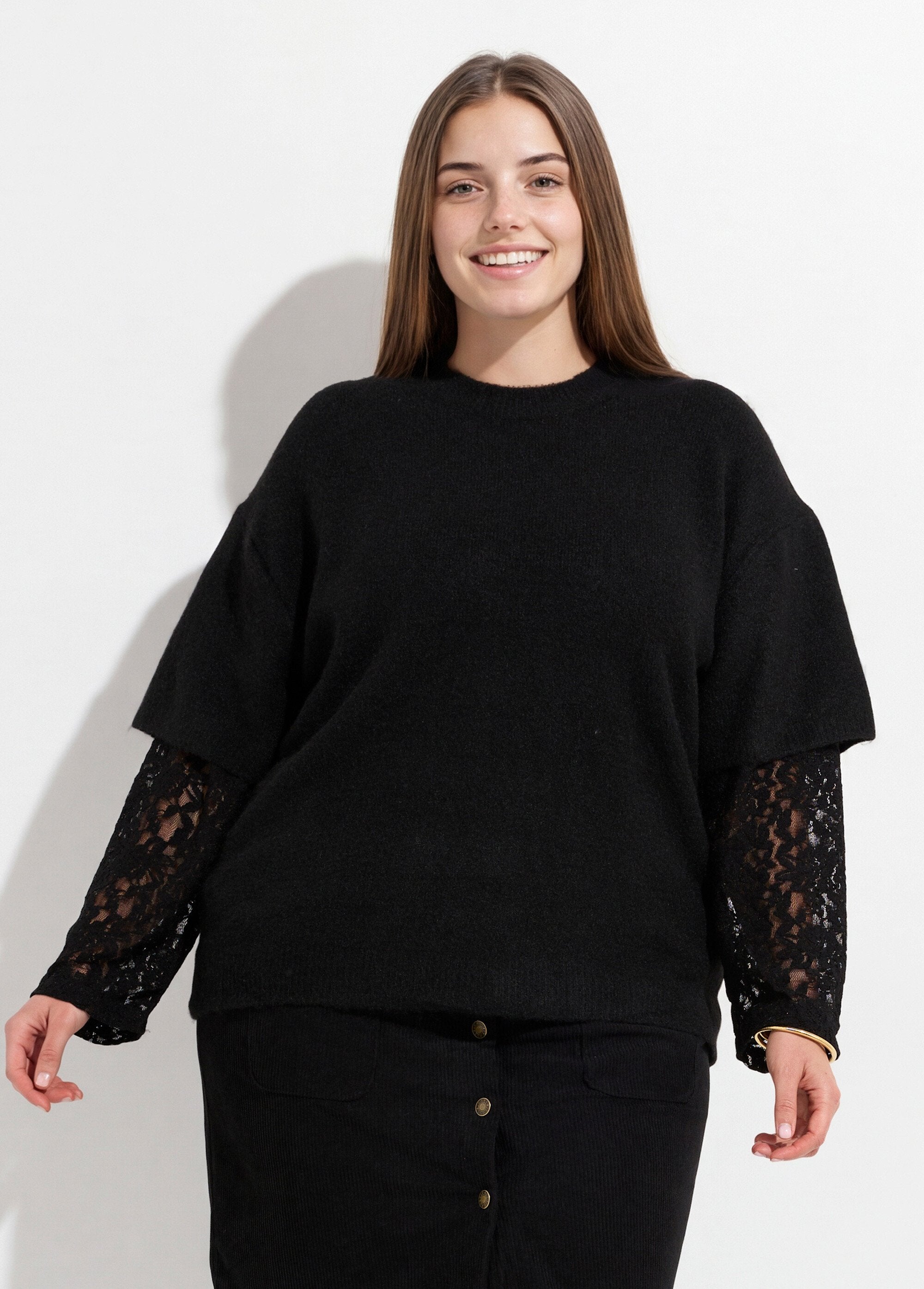 Pull_chaud_avec_laine,_manches_dentelle_Noir_FA1_curvy