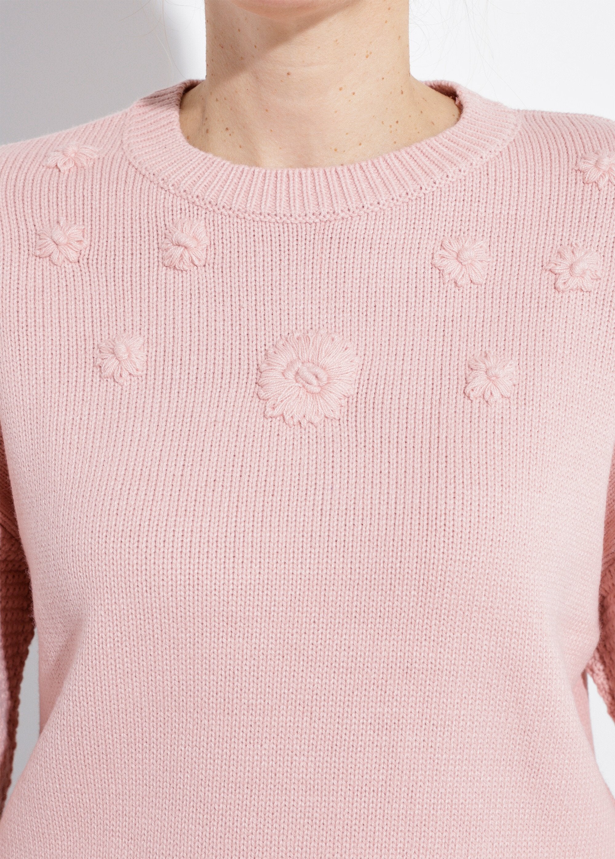 Soft_sweater_with_embroidered_flowers_and_a_round_neck_Pink_DE1_slim