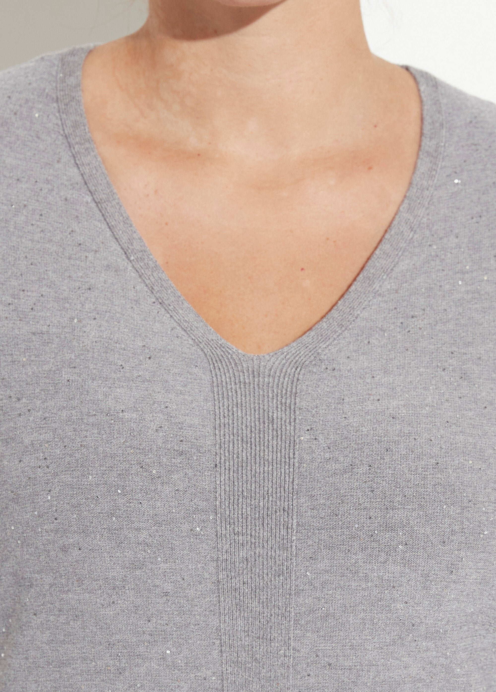 Fine_gauge_knit_sweater_with_mini_sequins_Gray_DE1_curvy