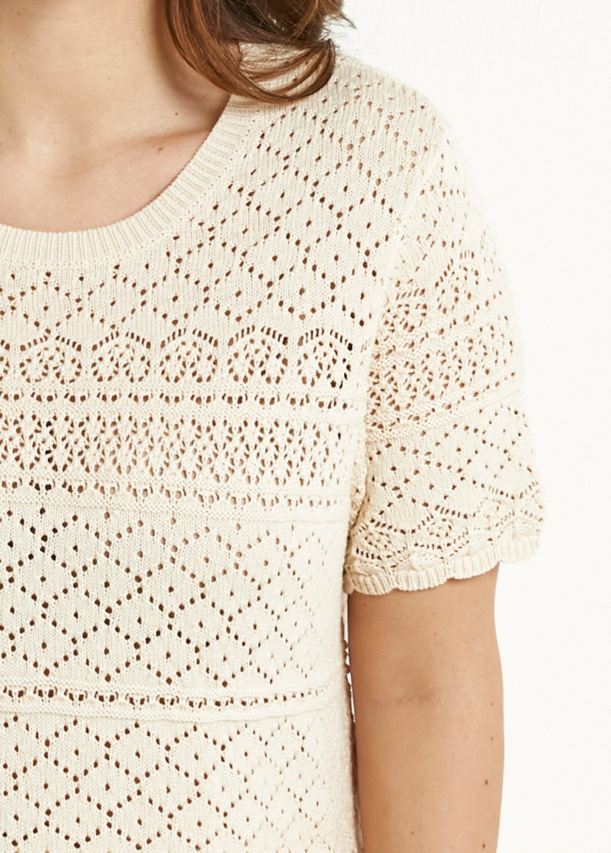 Short-sleeved,_openwork,_round-neck_blouse_sweater_String_DE1_curvy