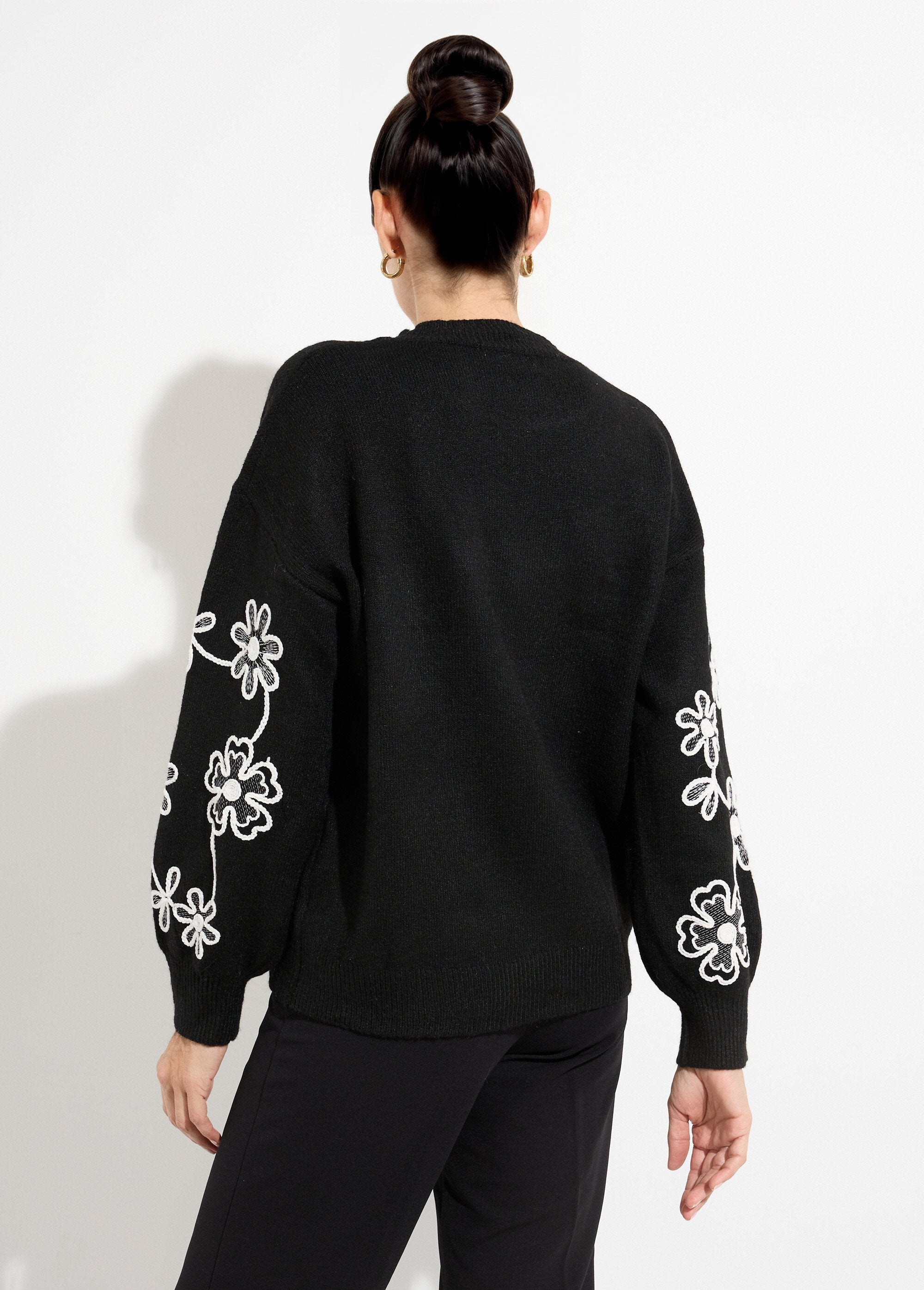 High-top_sweater_with_embroidered_flower_application_Black_DO1_slim