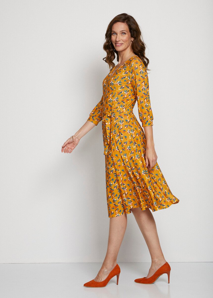 Short_belted_dress_with_V-neck_and_3/4_sleeves_Ochre_leaf_print_DR1_slim