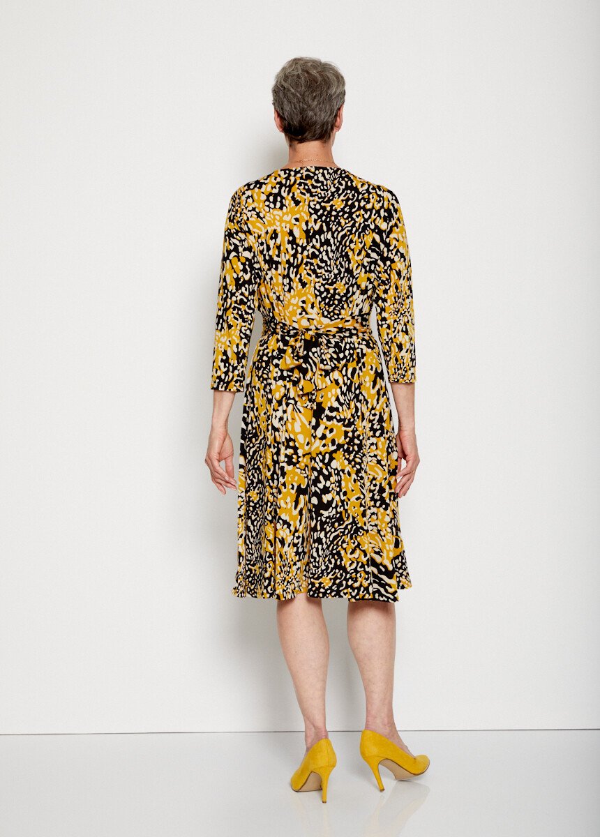 Short_knit_wrap_dress_Honey_print_DO1_slim