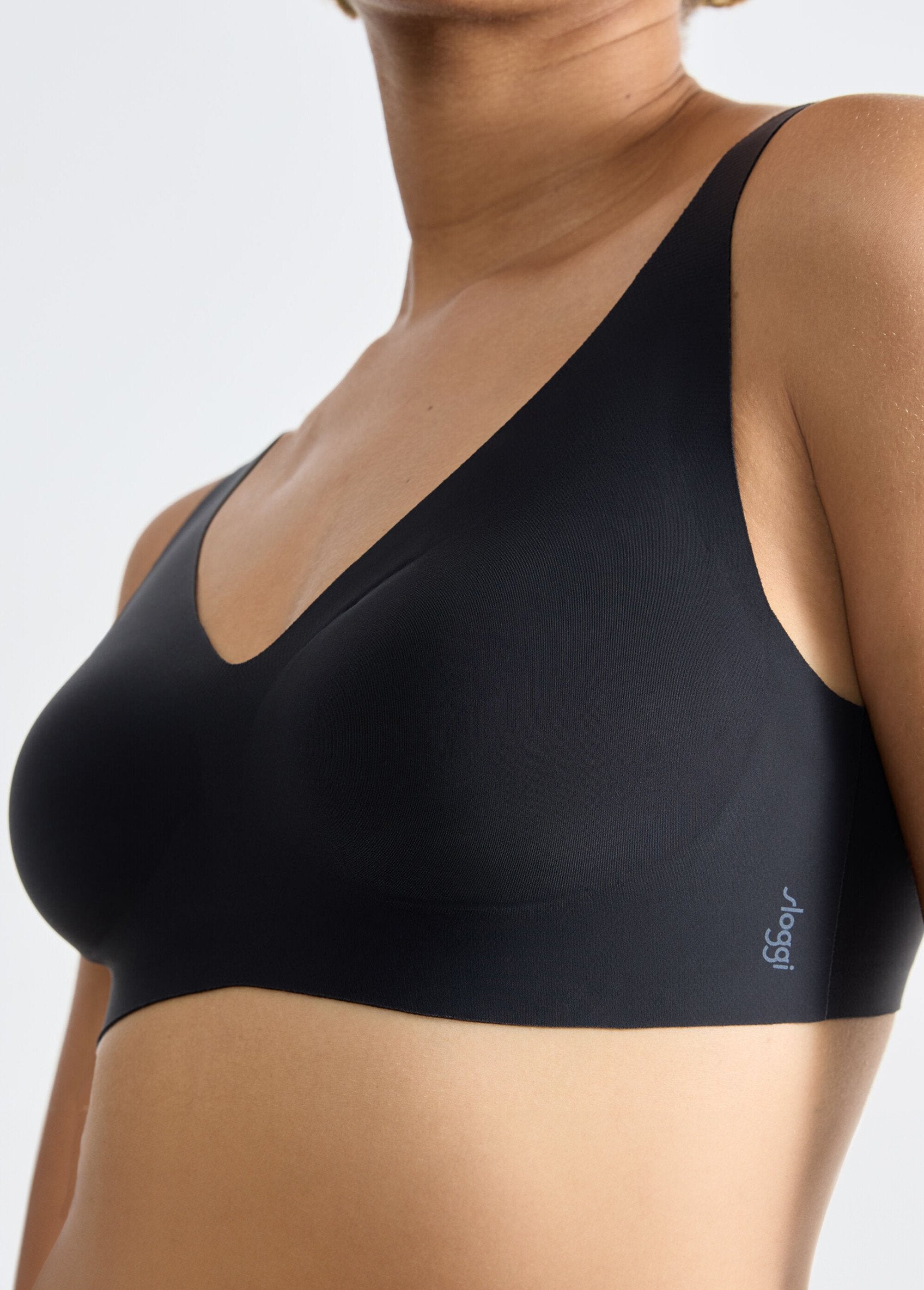 Invisible_microfiber_bra_Black_DE1_slim