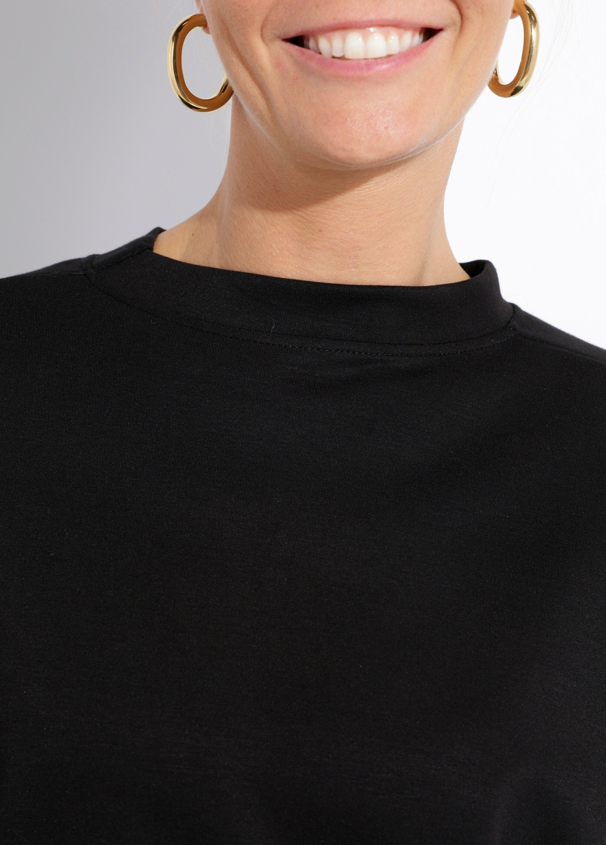 Wide_round_neck_sweatshirt,_3/4_sleeves_Black_DE2_slim