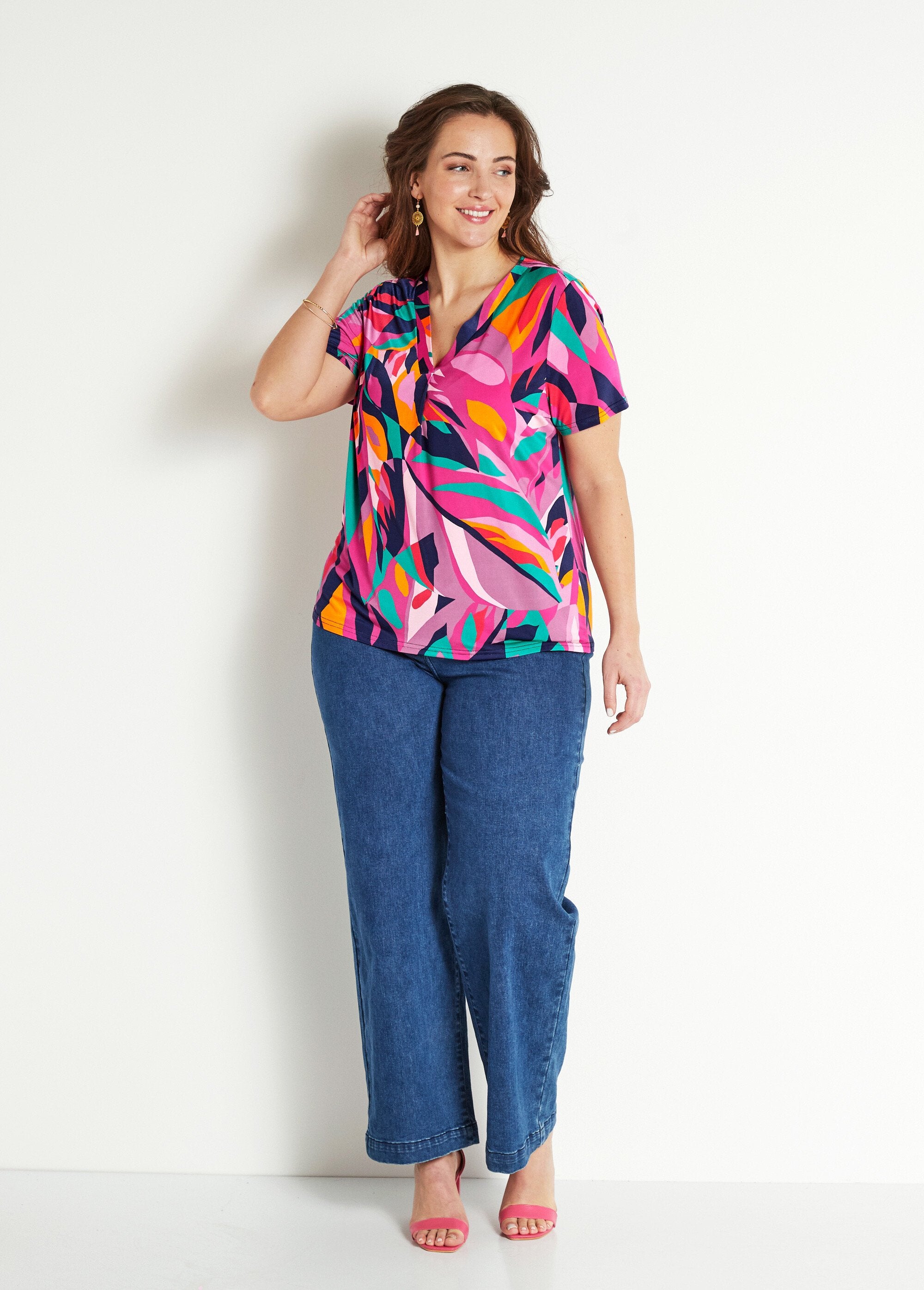 Loose_V-neck_short-sleeved_printed_T-shirt_Multicolor_SF1_curvy