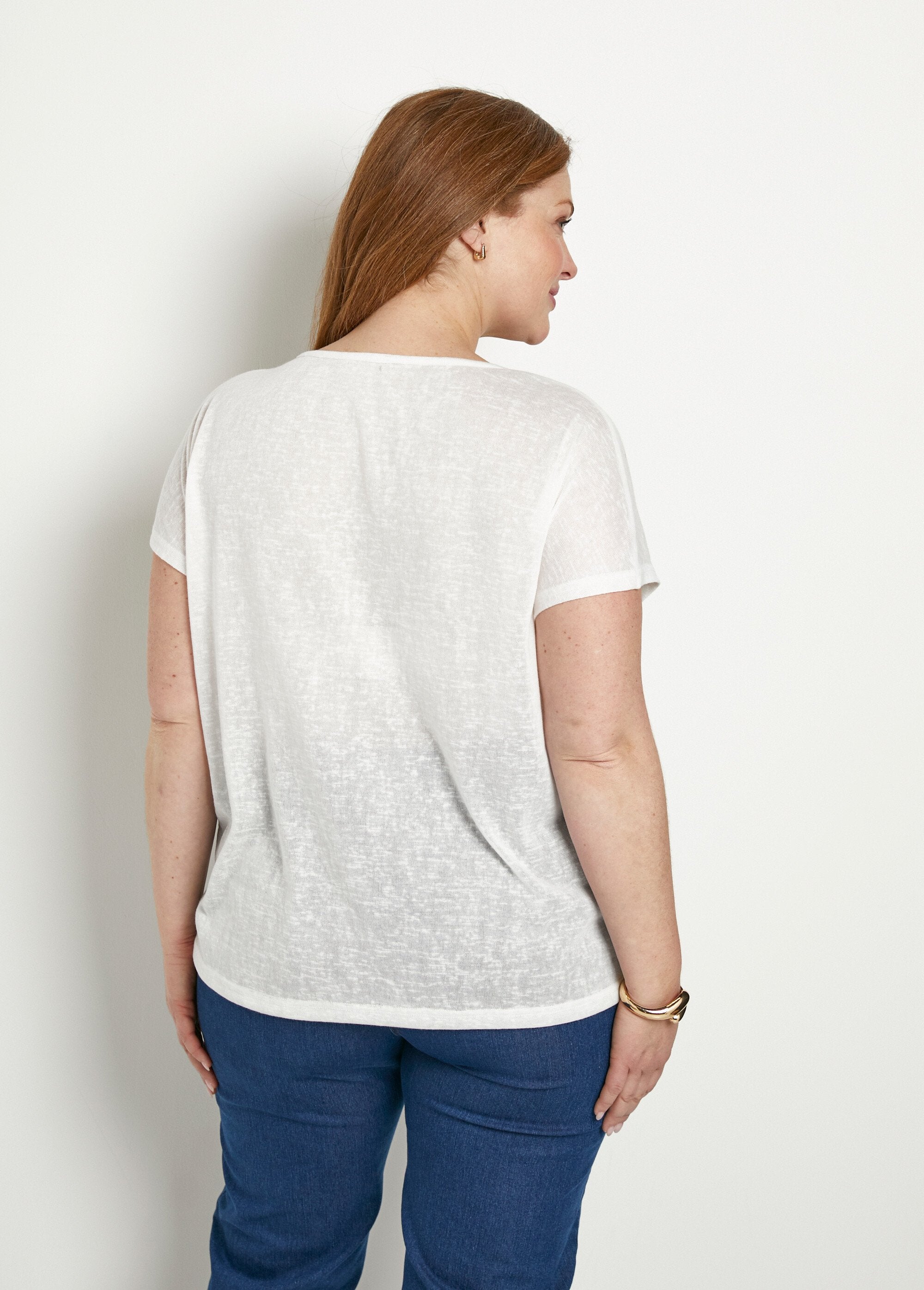 Round_neck_t-shirt_with_slub_knit_and_gold_pattern_White_DO1_curvy