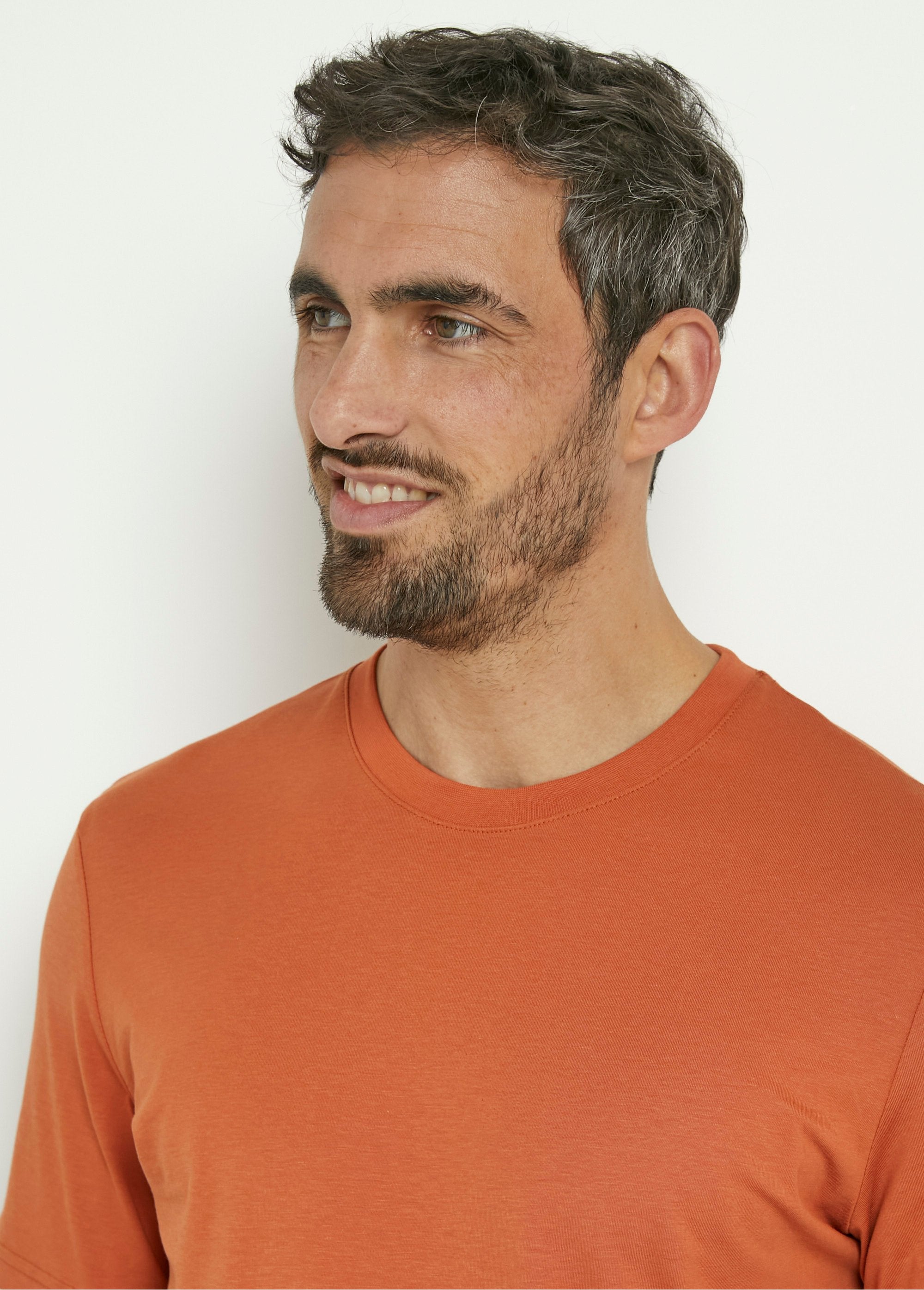 Short-sleeved_cotton_T-shirt_with_round_neck_Orange_DE1_slim