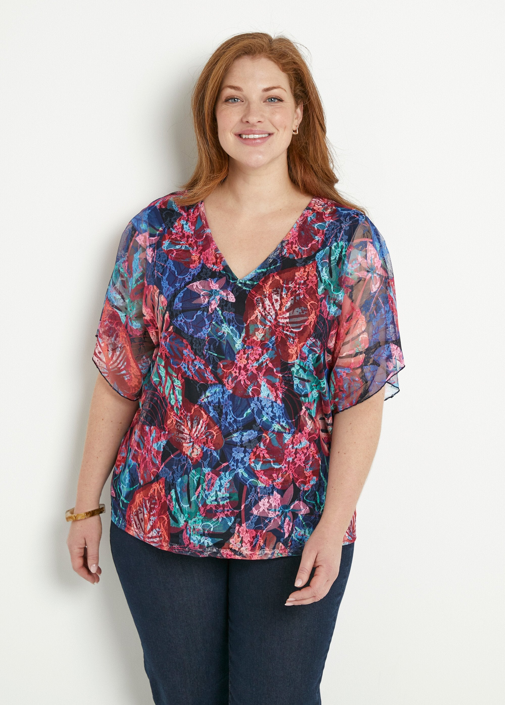 Short_V-neck_T-shirt_with_printed_lace_Multicolor_FA1_curvy