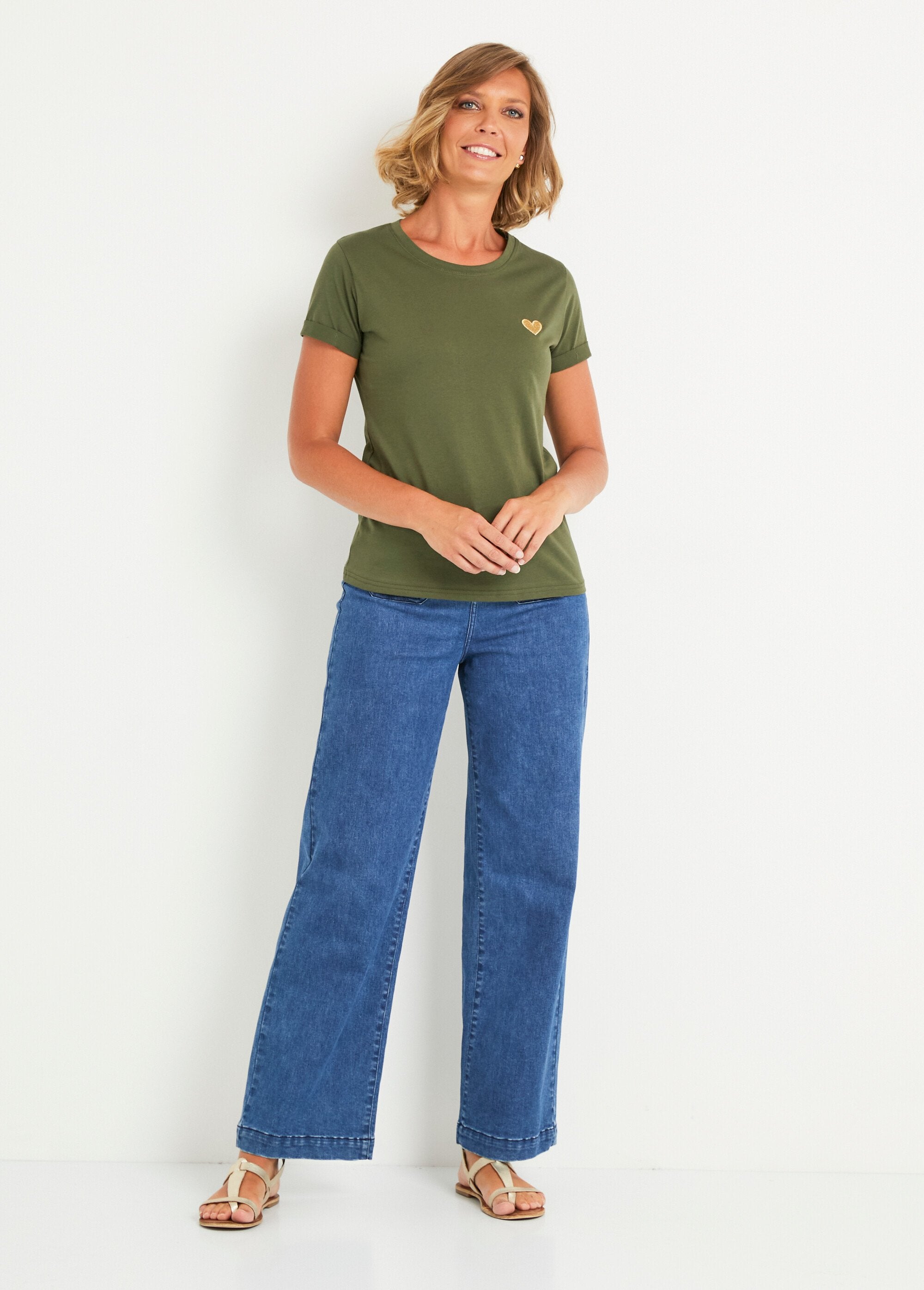 Round_neck_T-shirt_with_heart_embroidery_on_the_chest_Khaki_SF1_slim