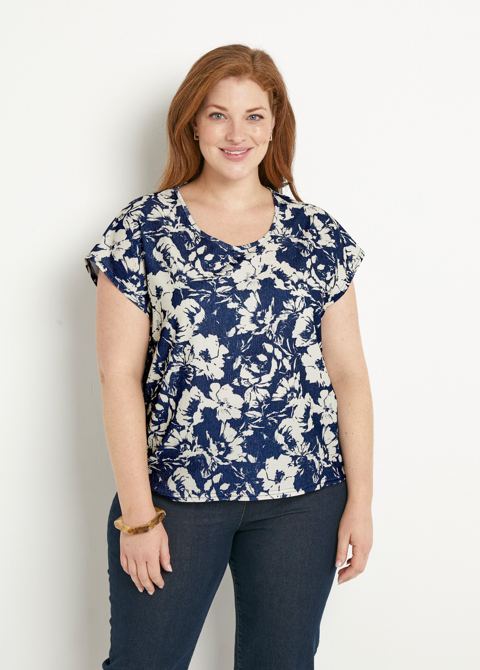 Plain_or_floral_print_short-sleeved_T-shirt_Navy_and_beige_FA1_curvy