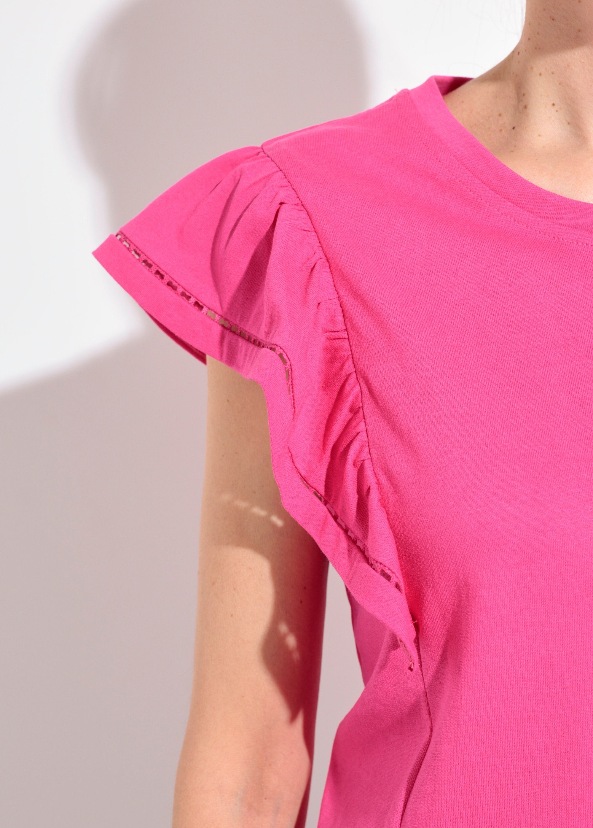 Openwork_ruffled_short-sleeved_T-shirt_Fuchsia_DE1_slim