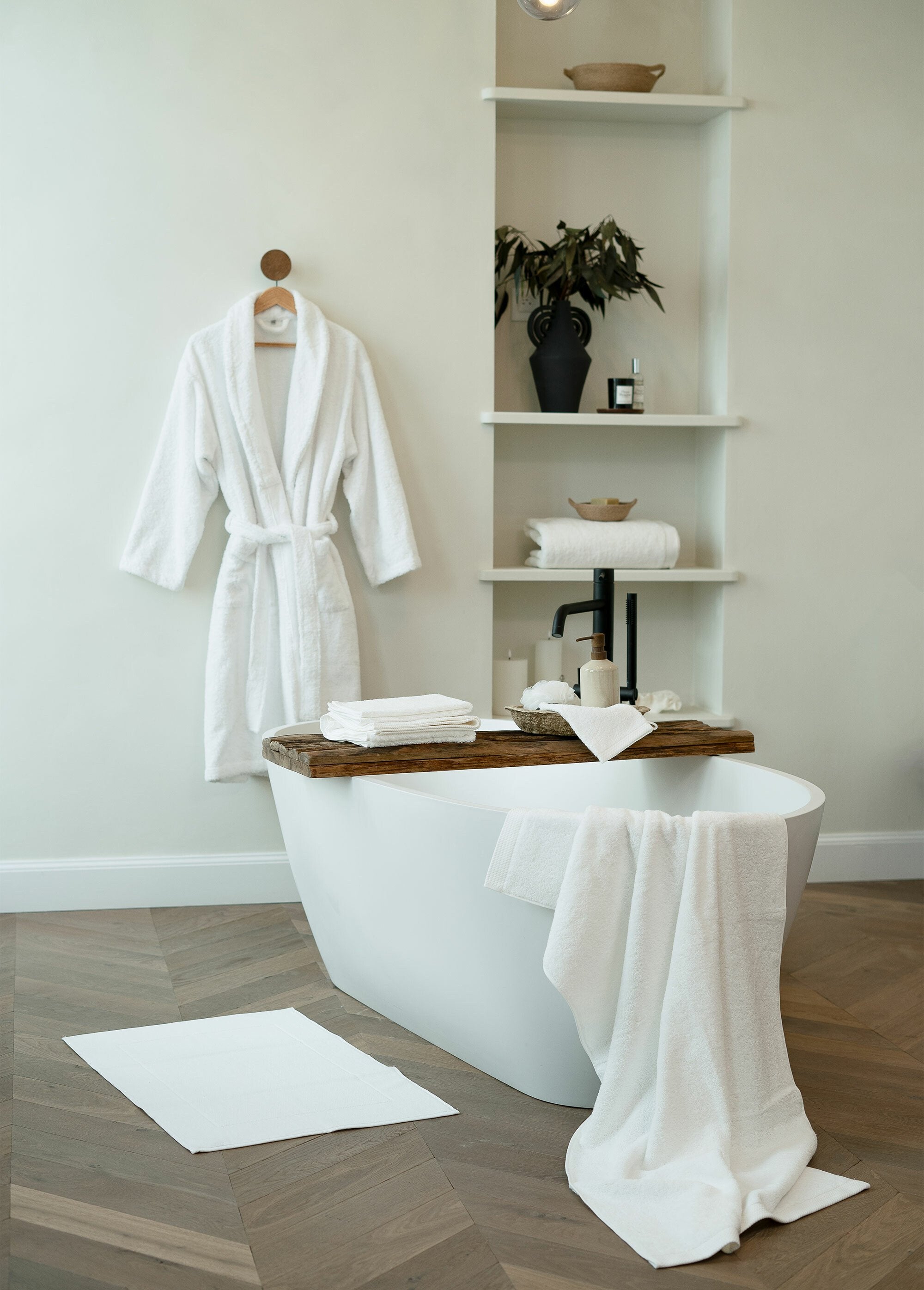 Terry_bath_mat_with_thin_border_White_SF1_slim