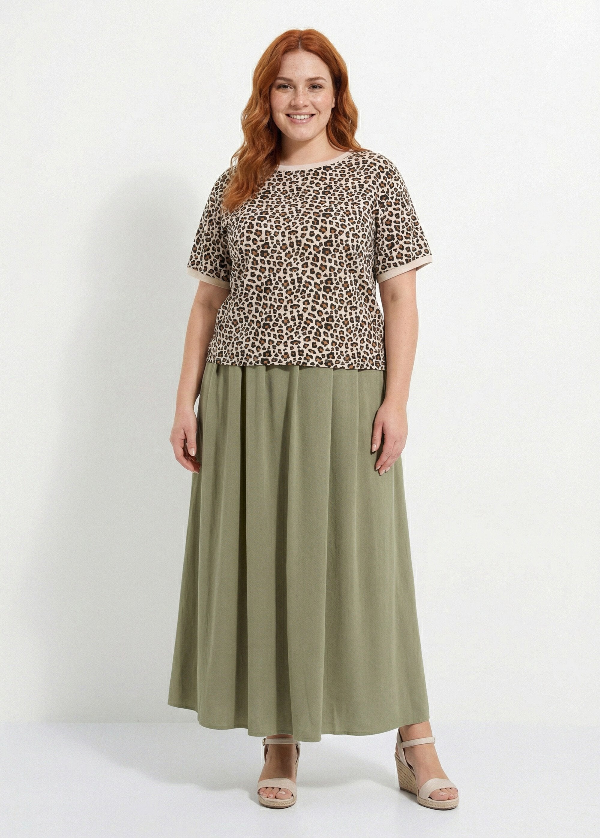 Leopard_print_short-sleeved_T-shirt_Leopard_SF1_curvy