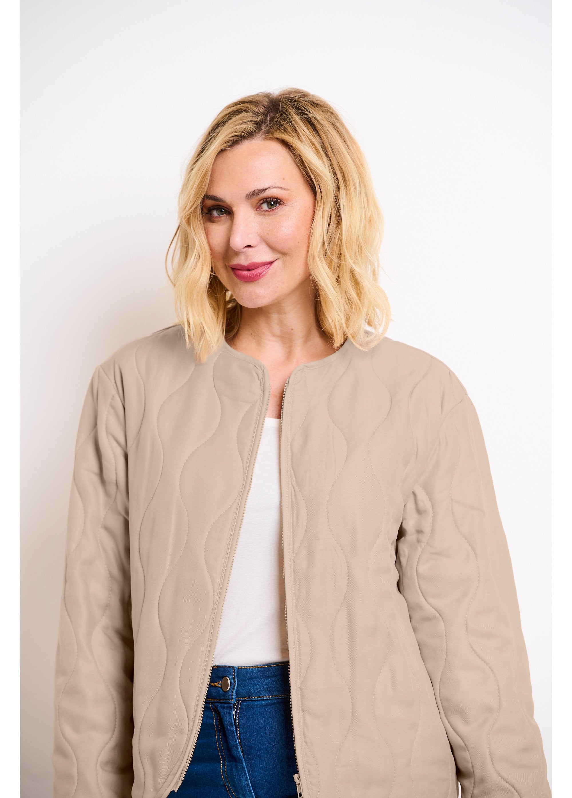 Short_zipped_quilted_plain_jacket_with_round_neck_Beige_DE1_slim