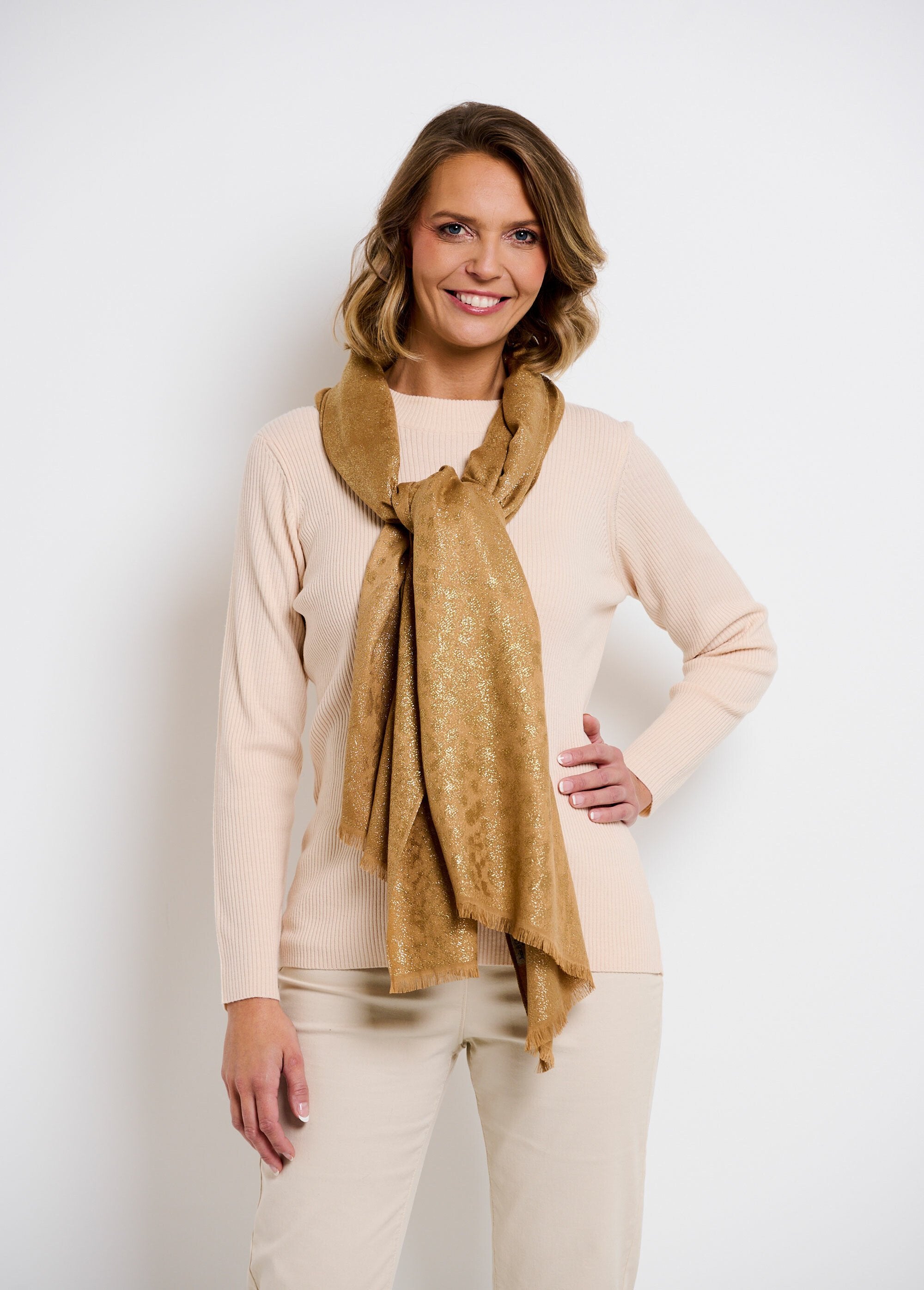 Fine_scarf_with_metallic_animal_pattern_camel_FA1_slim