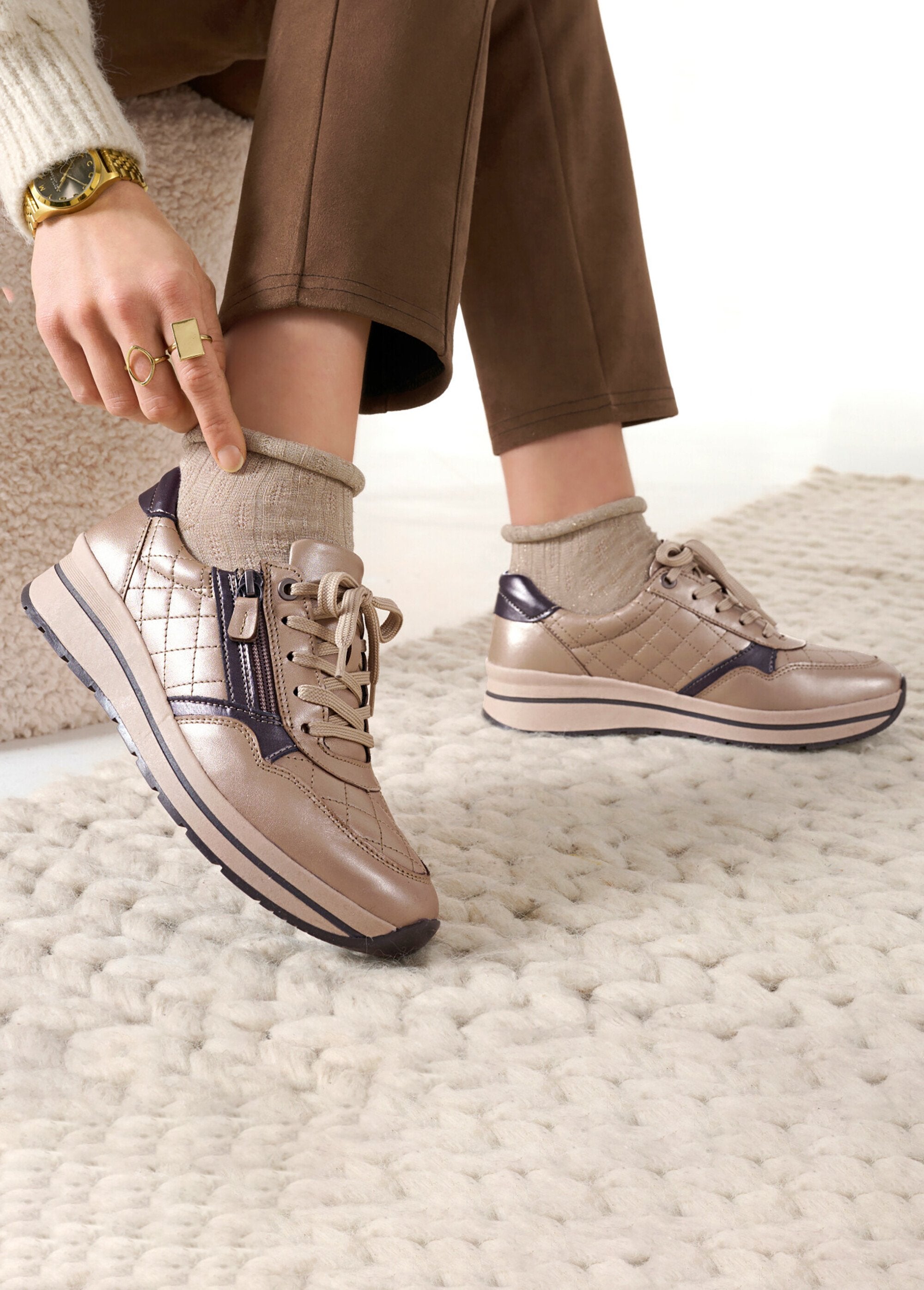 Comfort_wide_zipped_leather_sneakers_Iridescent_beige_SF1_slim