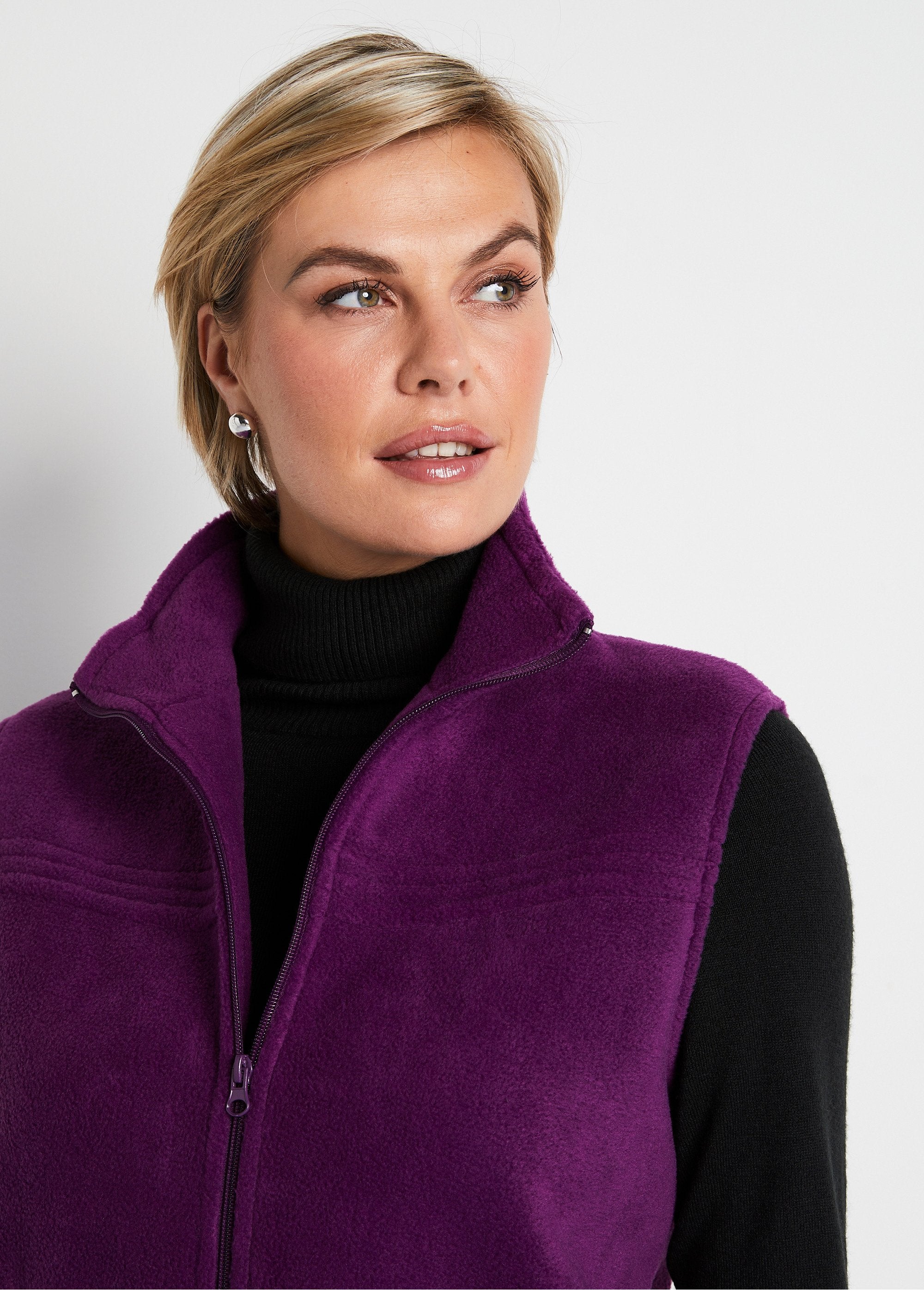 Zipped_sleeveless_fleece_jacket_Eggplant_DE1_slim