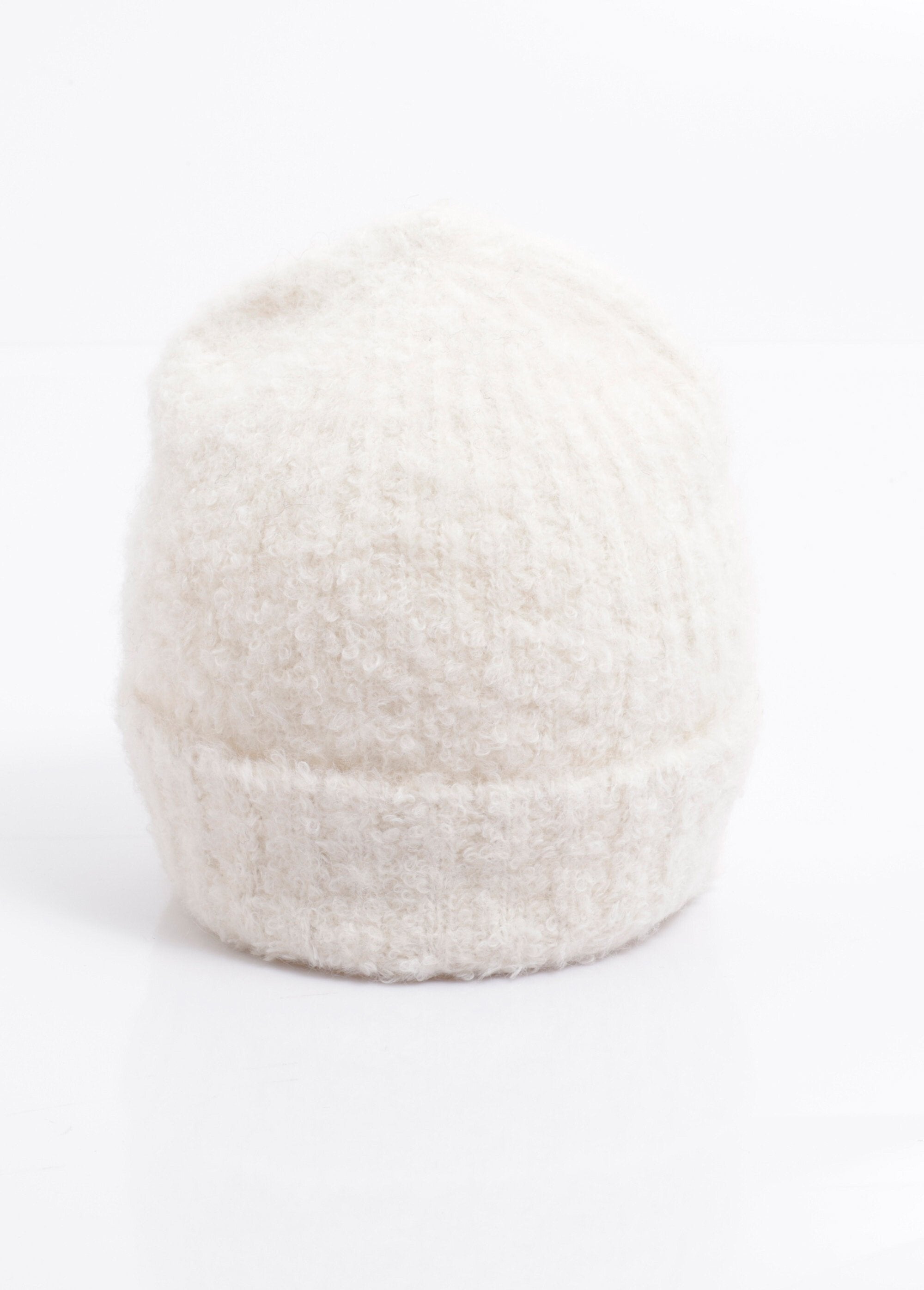 Warm_wool_hat,_fluffy_knit_White_FA1_slim