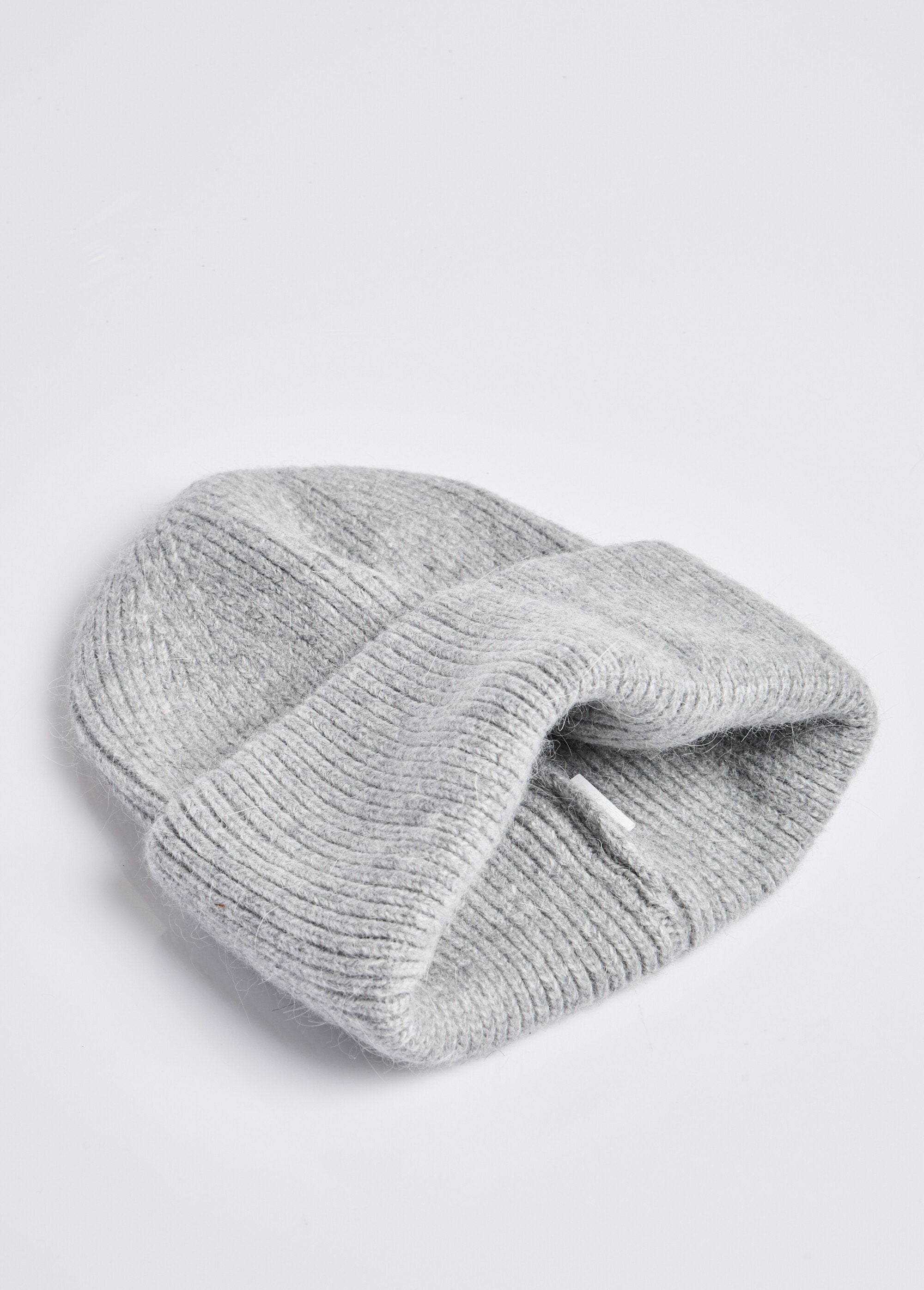 Ribbed_knit_hat_with_angora_Light_gray_DE1_slim