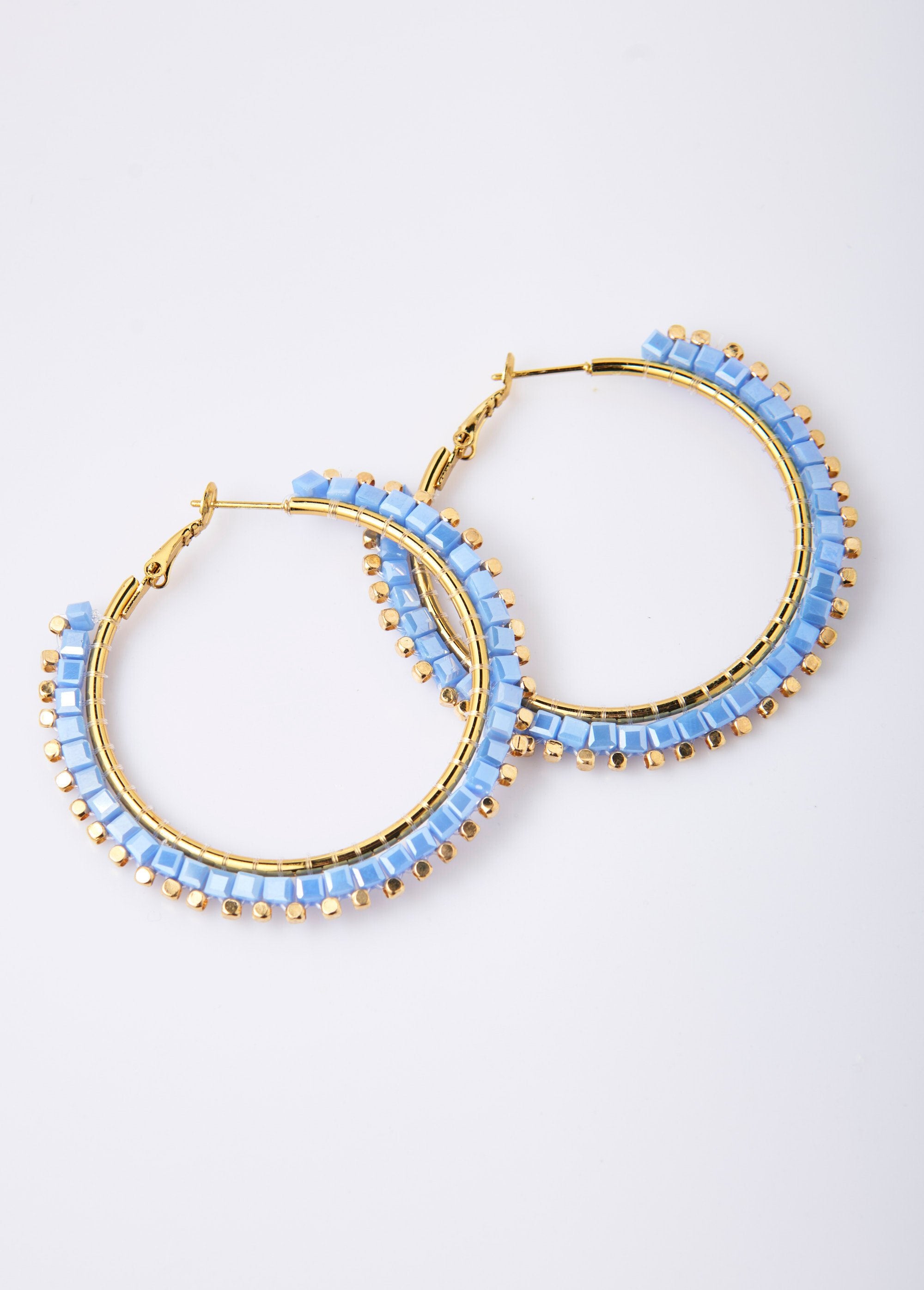 Stainless_steel_glass_bead_hoop_earrings_Blue_FA1_slim