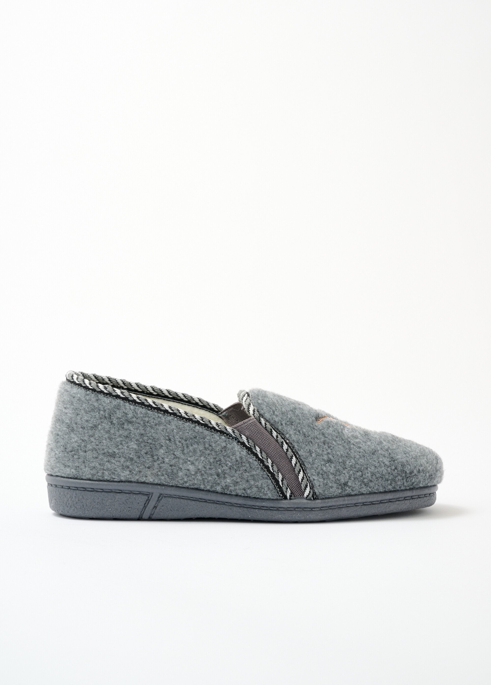 Mixed_wide_embroidered_moccasin_slipper_Gray_DR1_slim