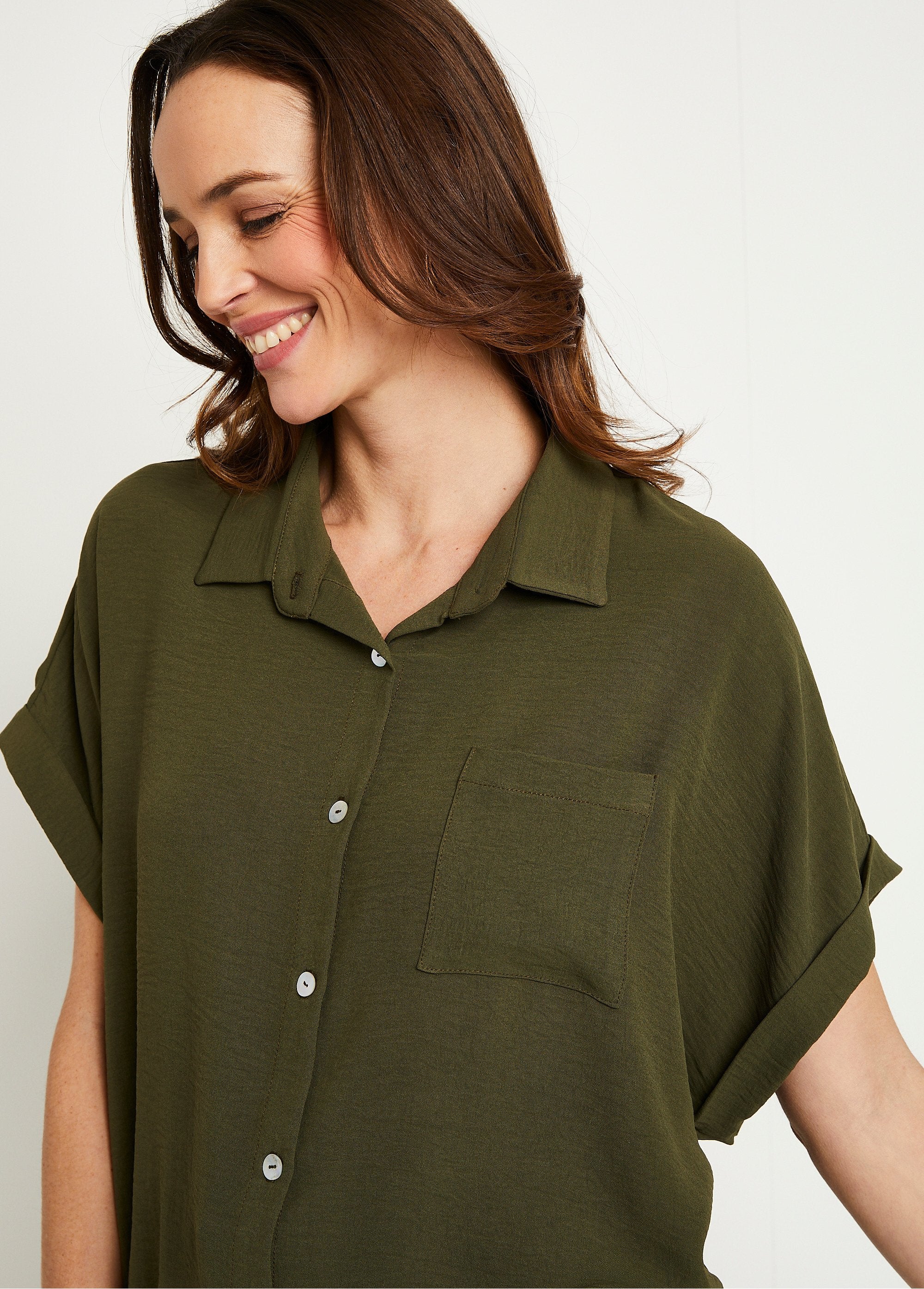 Plain_short-sleeved_blouse_Khaki_DE1_slim