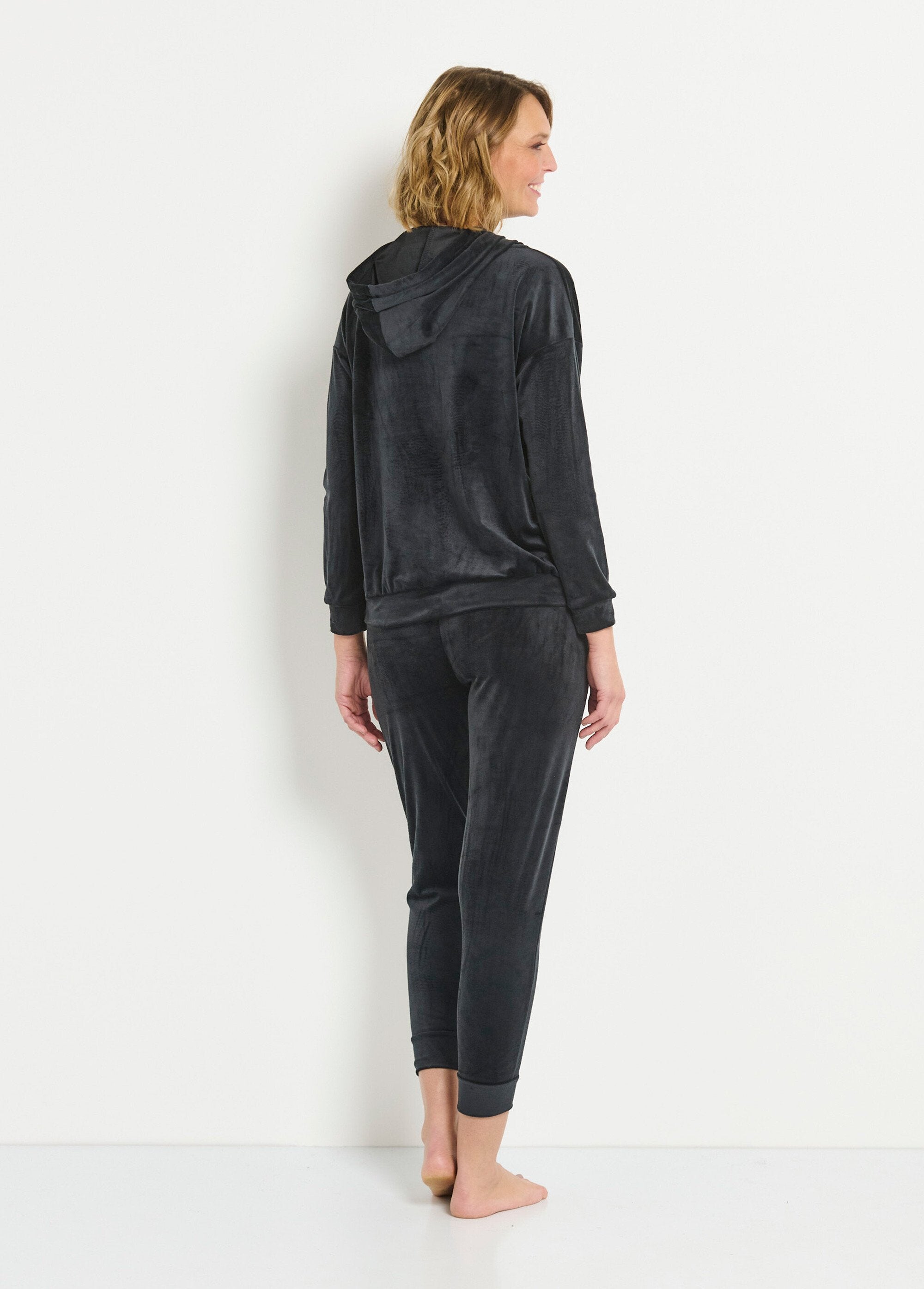 Pyjama_en_velours_capuche_Noir_DO1_slim