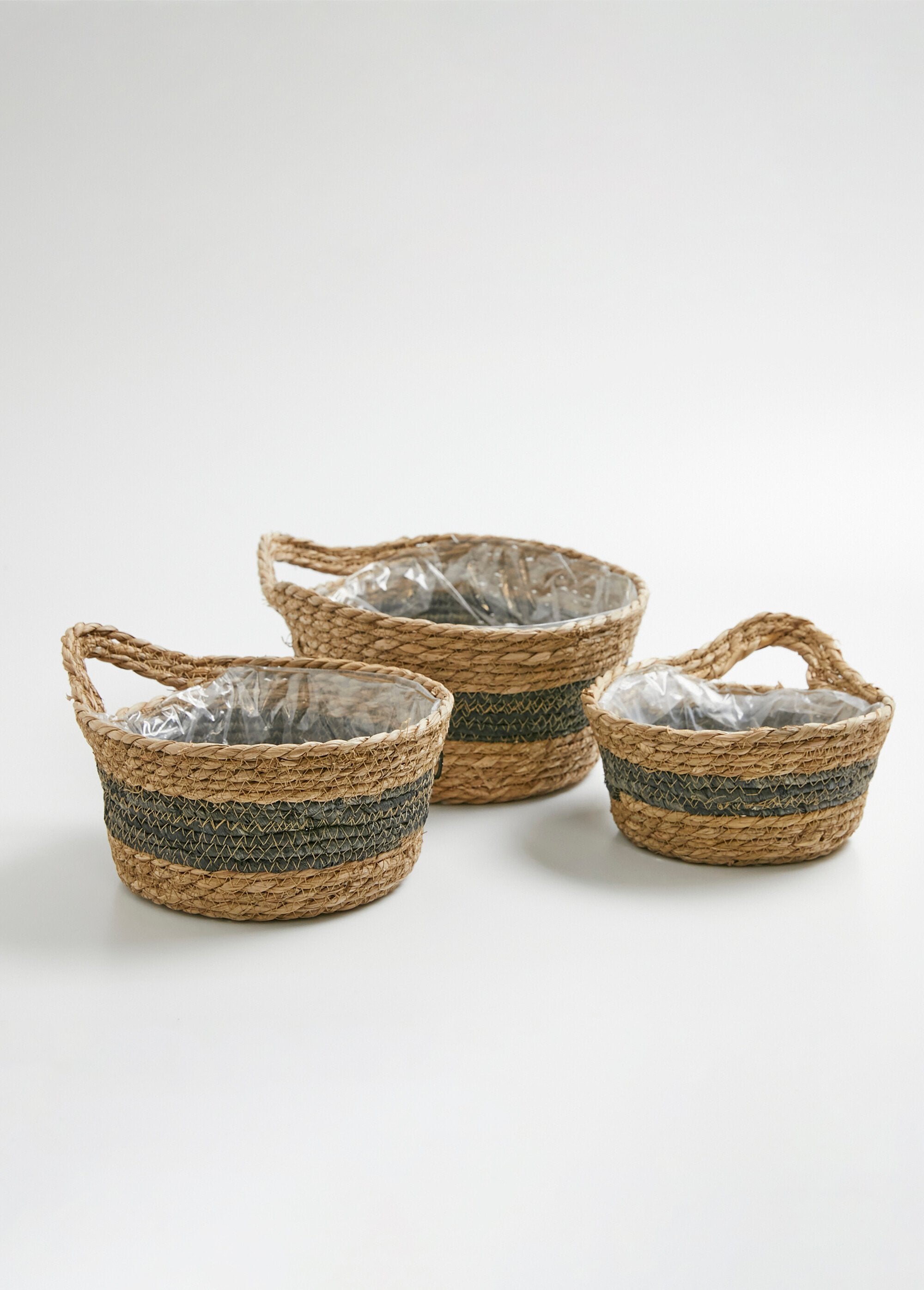 Striped_wicker_basket_with_plastic_interior_Natural_FA1_slim