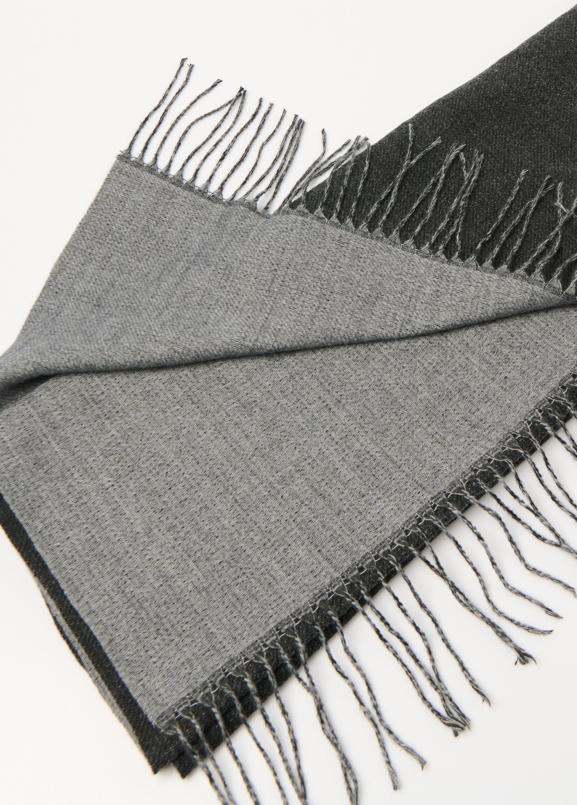 Two-tone_fringed_scarf_Black_DE1_slim