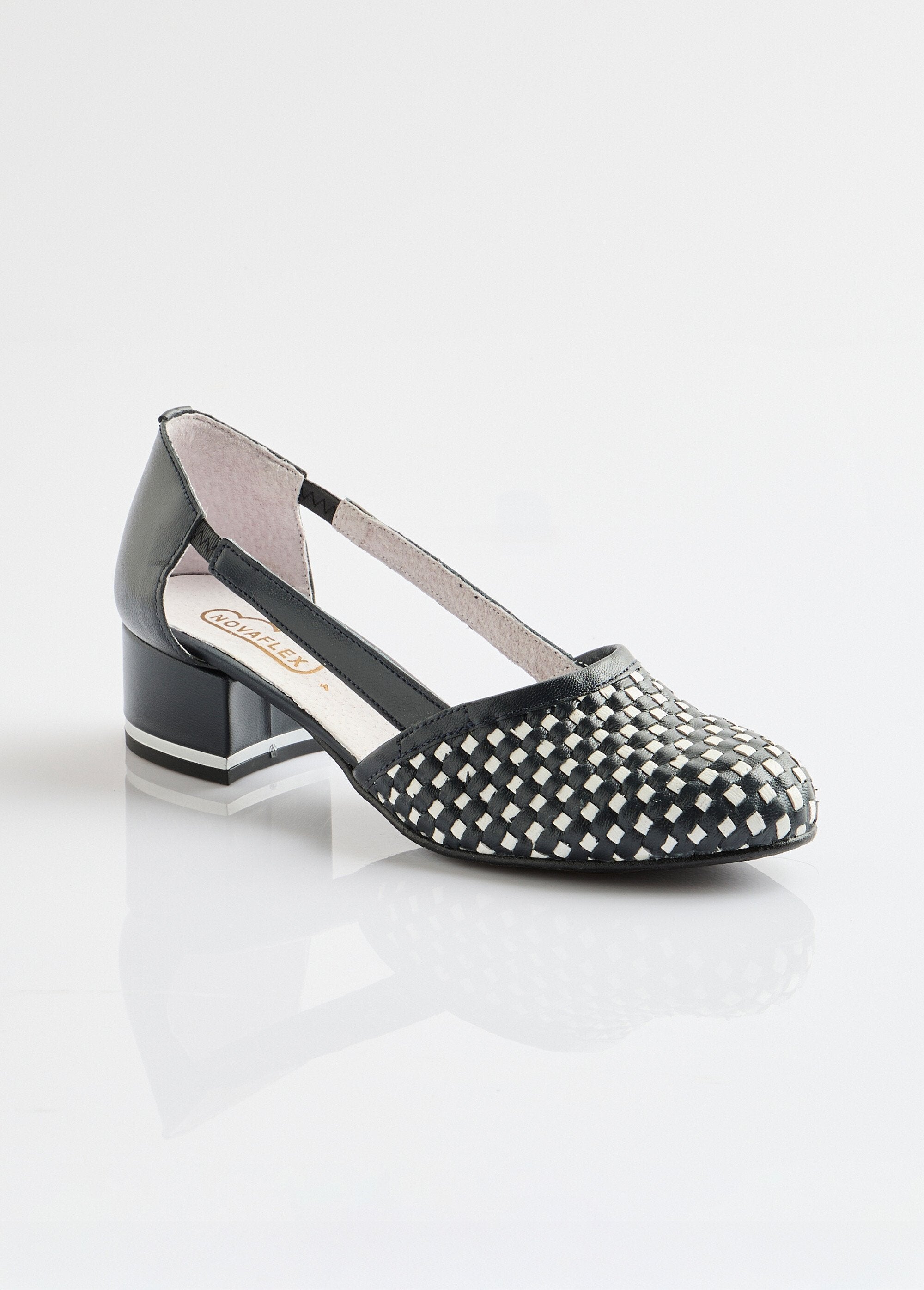 Leather_heeled_pumps_Navy_and_white_FA1_slim