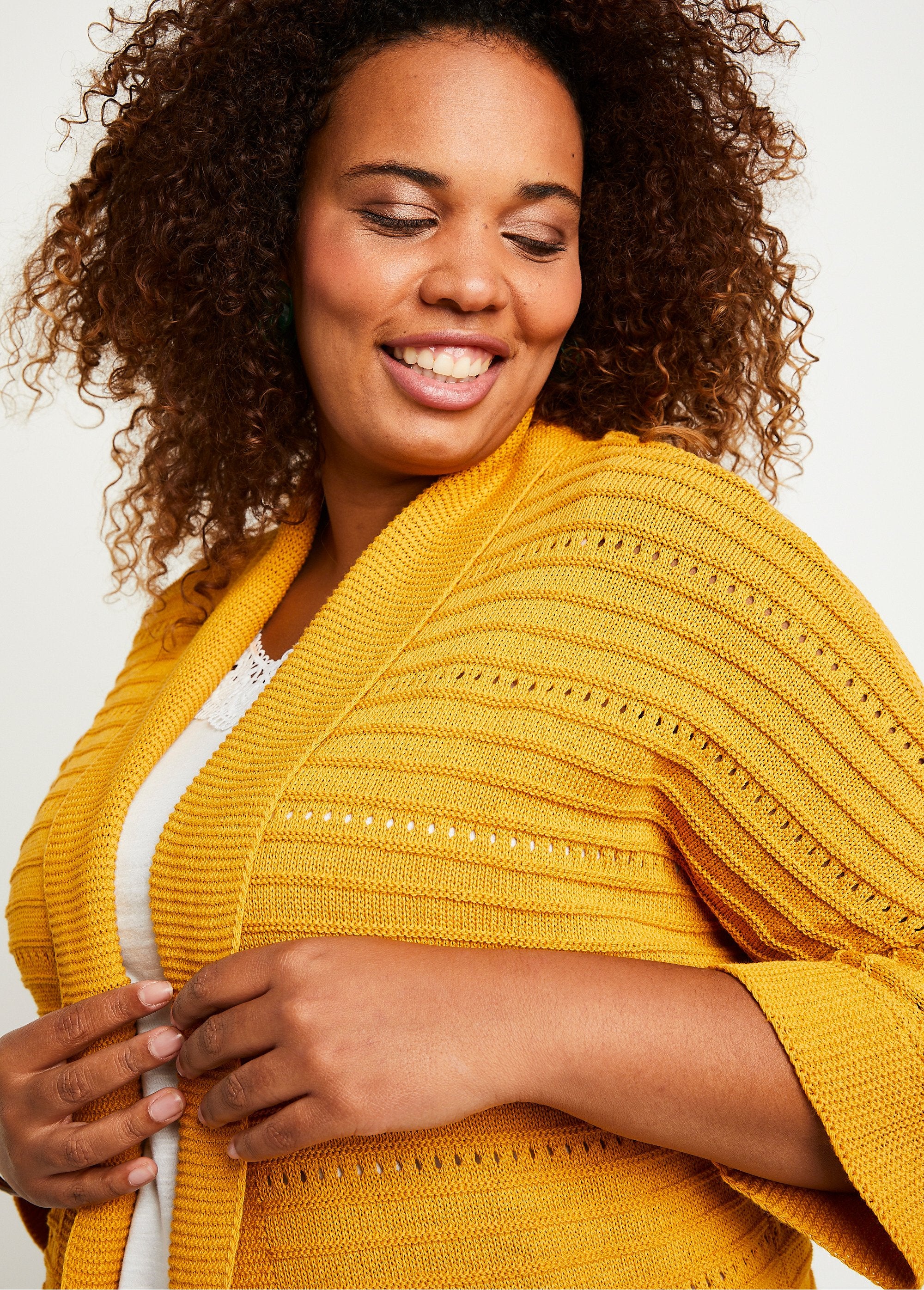 Long_openwork_comfort_cut_cardigan_Honey_DE2_curvy